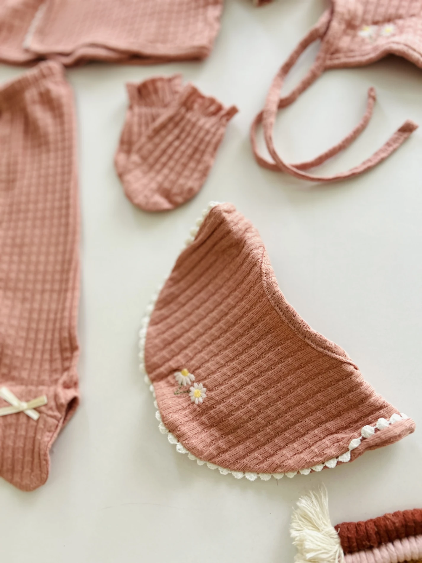 Minik Papatya  Desenli %100 Pamuk Müslin Kumaş  Kaşkorse Esnek  5 Parça Yenidoğan Set