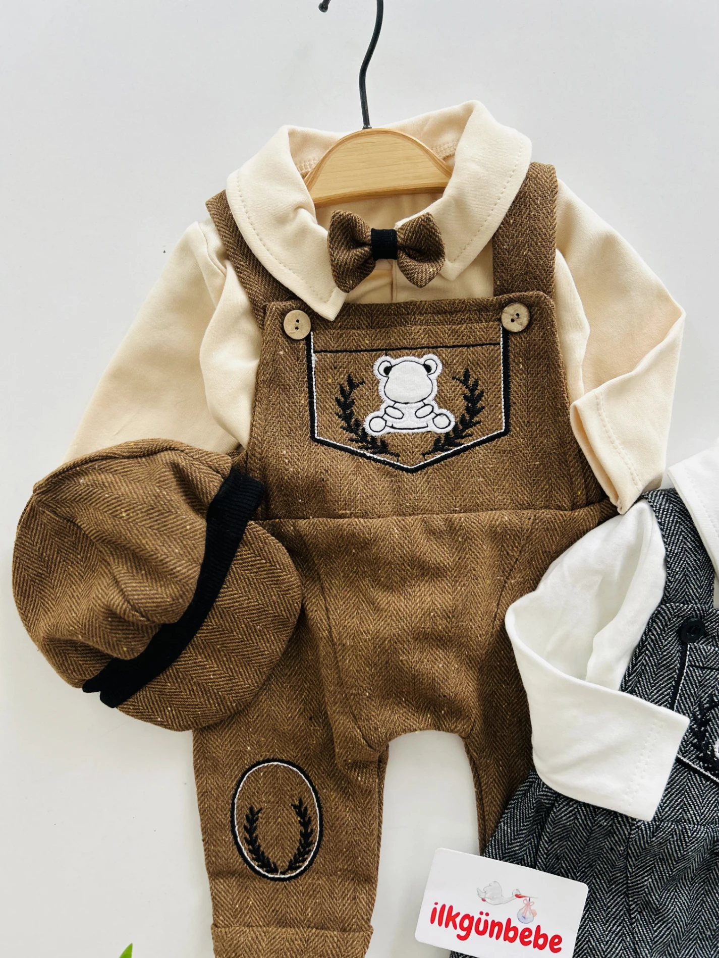 Kasketli Papyonlu Bodyli Salopet Takım