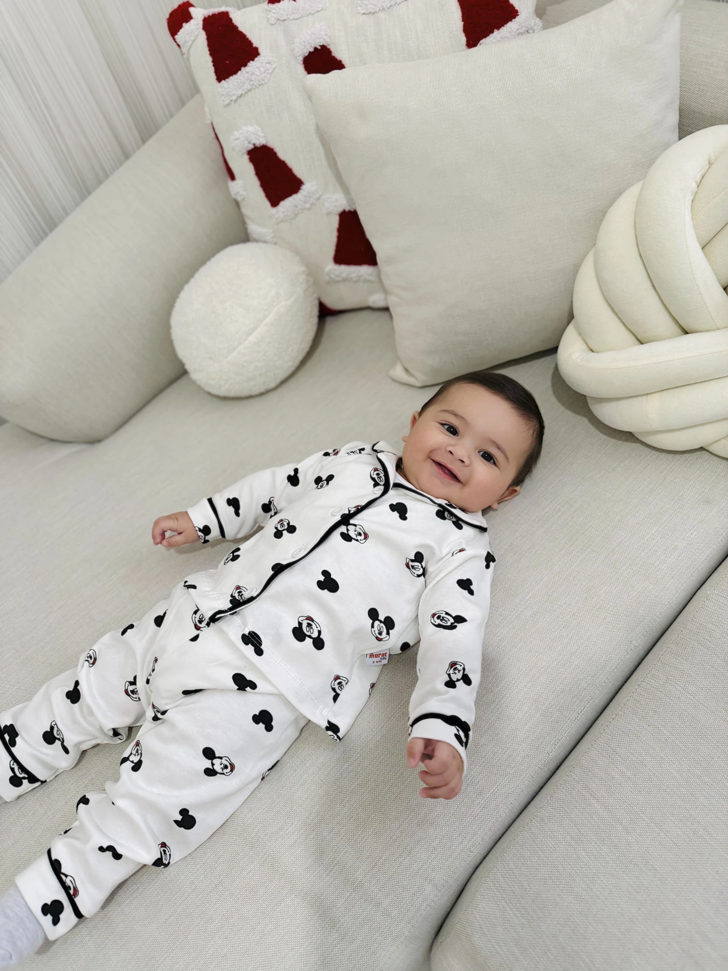 Mickey Mouse Desenli %100 Pamuk Bebe Yaka Pijama Takımı