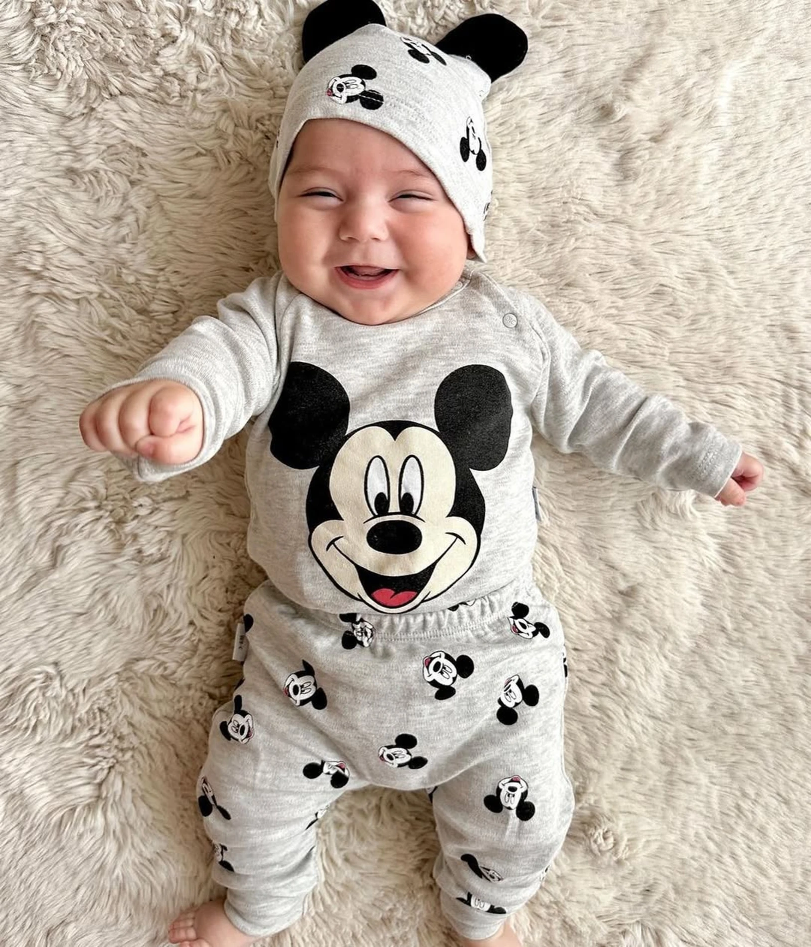 Mickey Mouse Baskılı Mevsimlik Şapkalı 3’lü Set