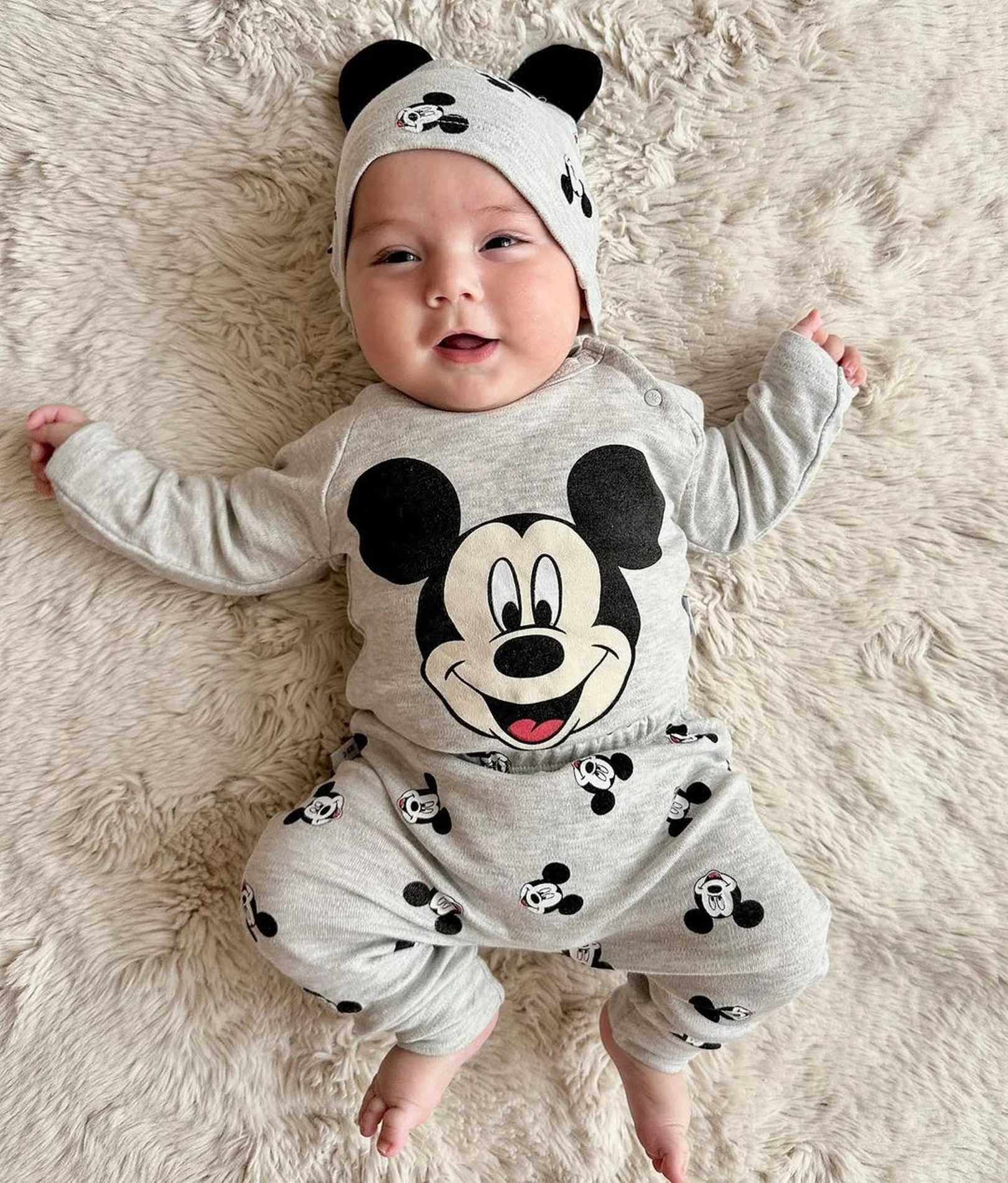 Mickey Mouse Baskılı Mevsimlik Şapkalı 3’lü Set