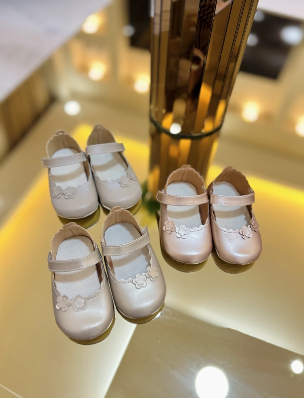 Çiçek Detaylı Babet Ayakkabı