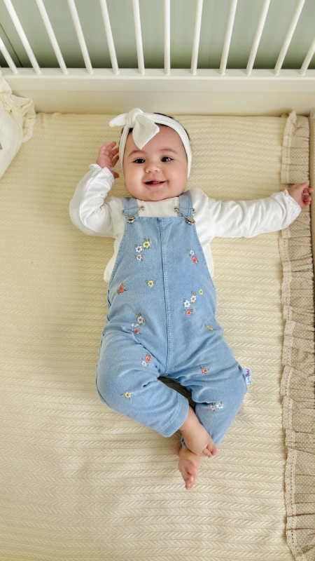 Çiçek Nakışlı Yumuşacık Likralı Organik Kot Salopetli Badili 2’li Salopet