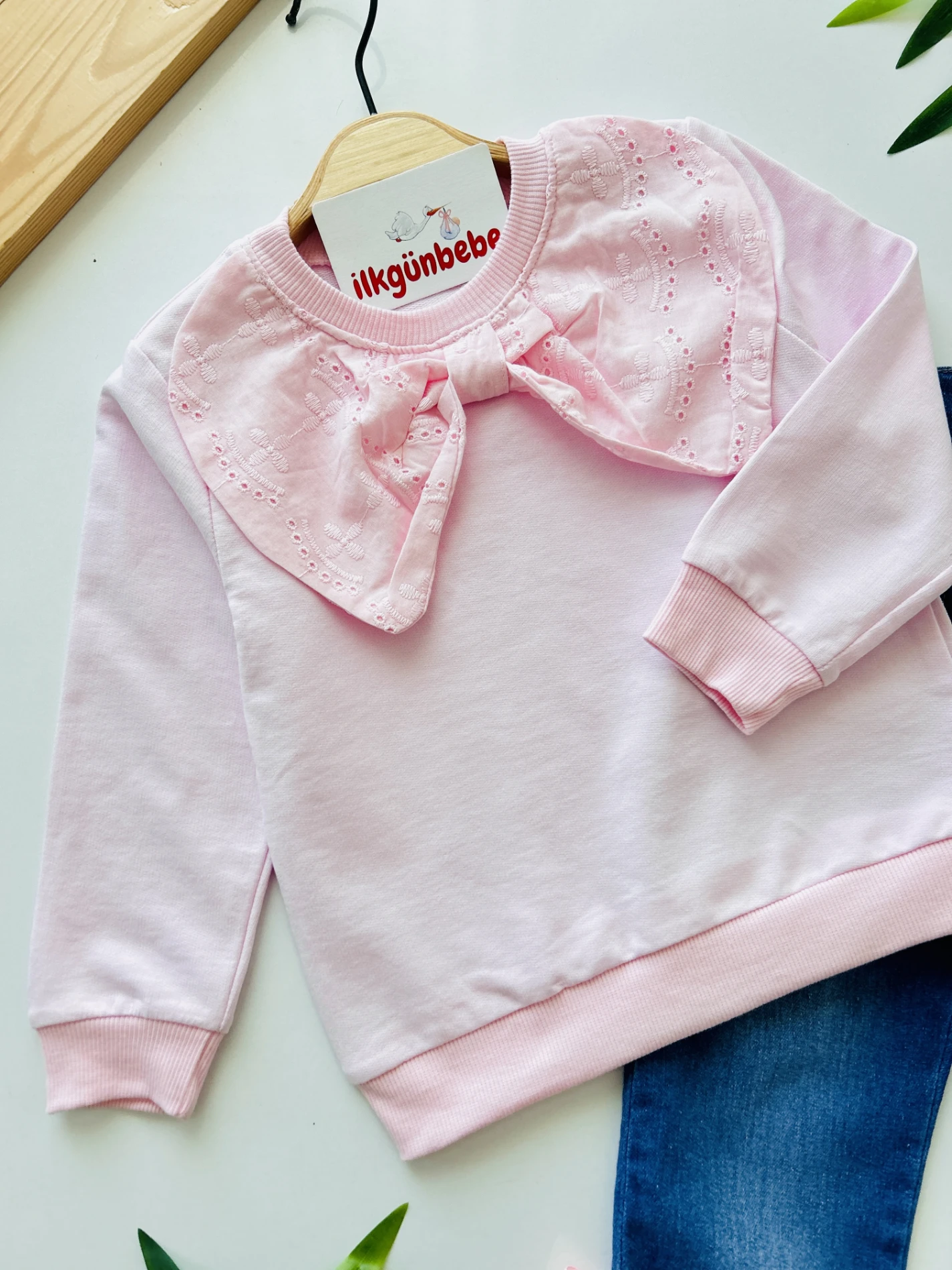 Fiyonk Detaylı Yırtmaçlı Likralı Yumuşacık Kot Kumaş Pantalonlu Fiyonklu Sweatli 2’li Takım