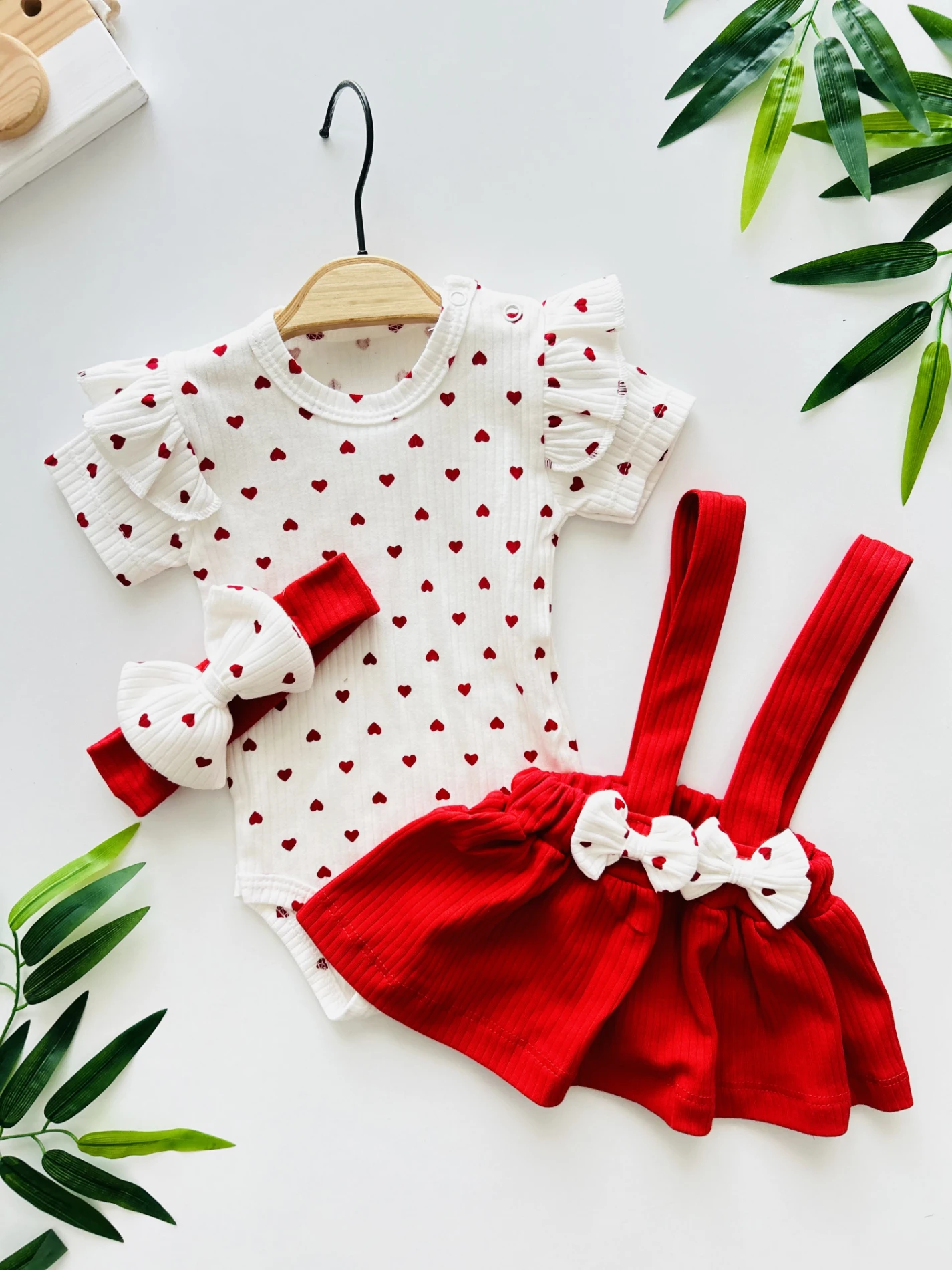 Kalp Desenli Bodyli Fiyonk Detaylı Romper Bandana Set