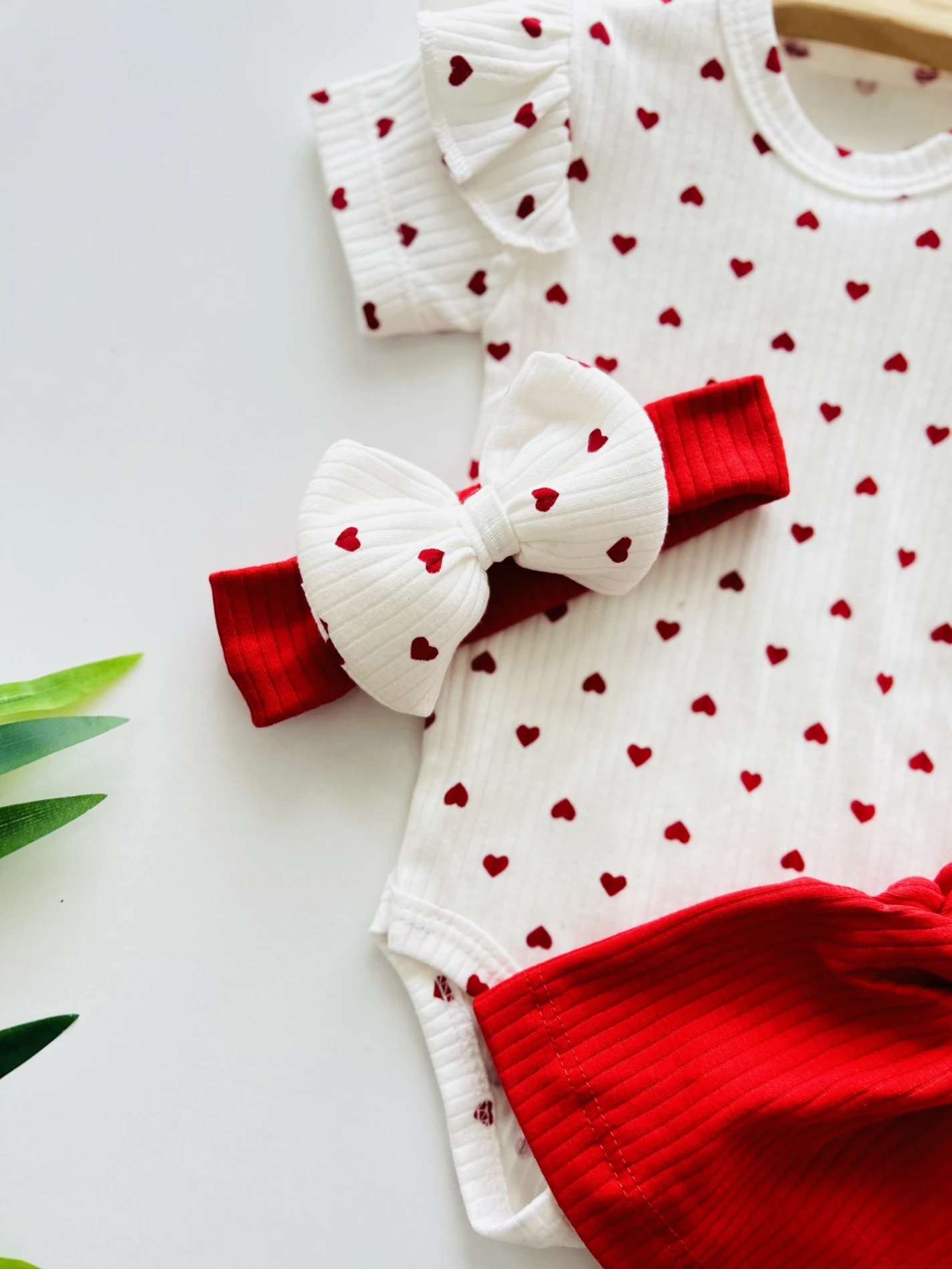 Kalp Desenli Bodyli Fiyonk Detaylı Romper Bandana Set