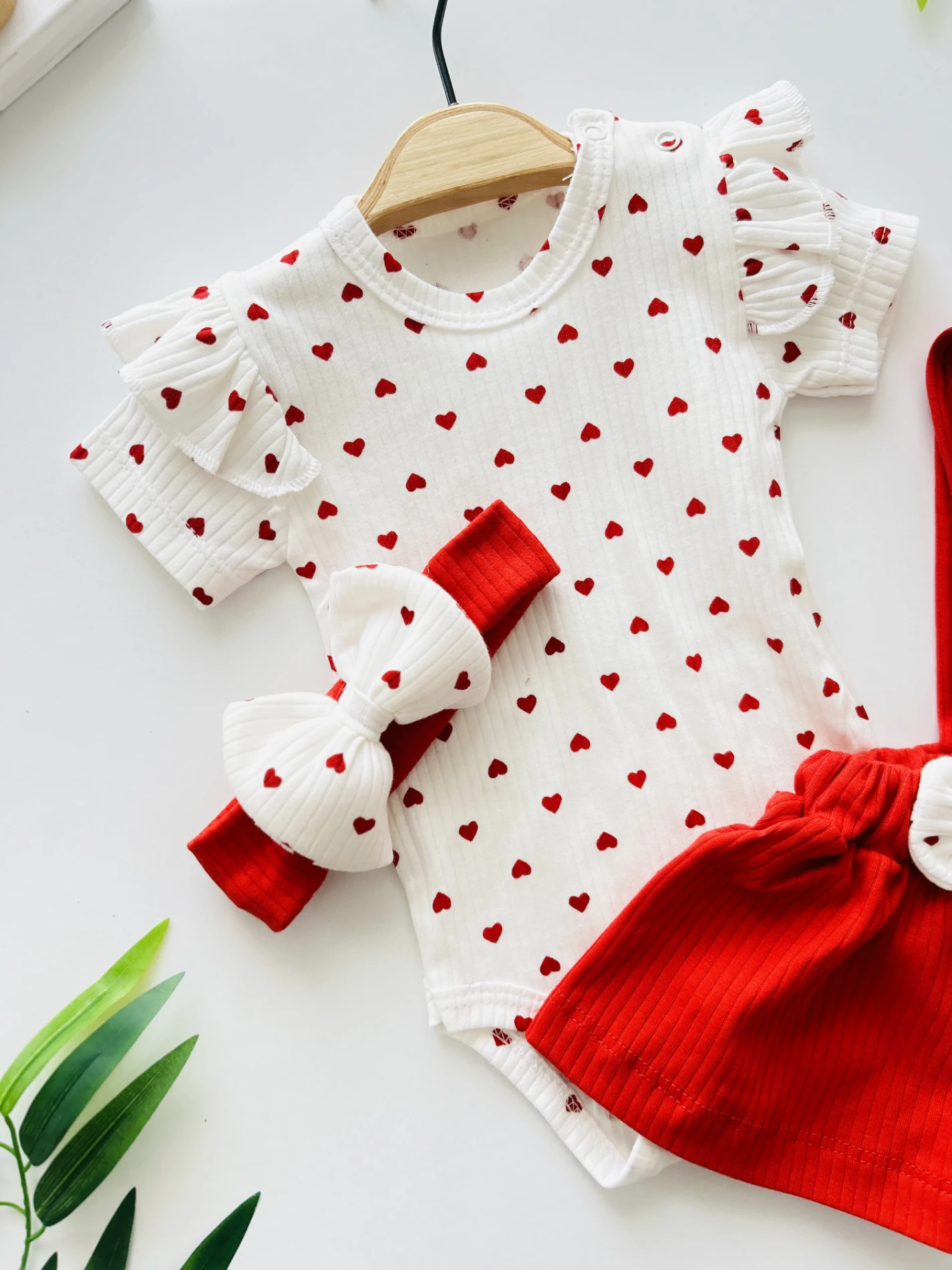 Kalp Desenli Bodyli Fiyonk Detaylı Romper Bandana Set