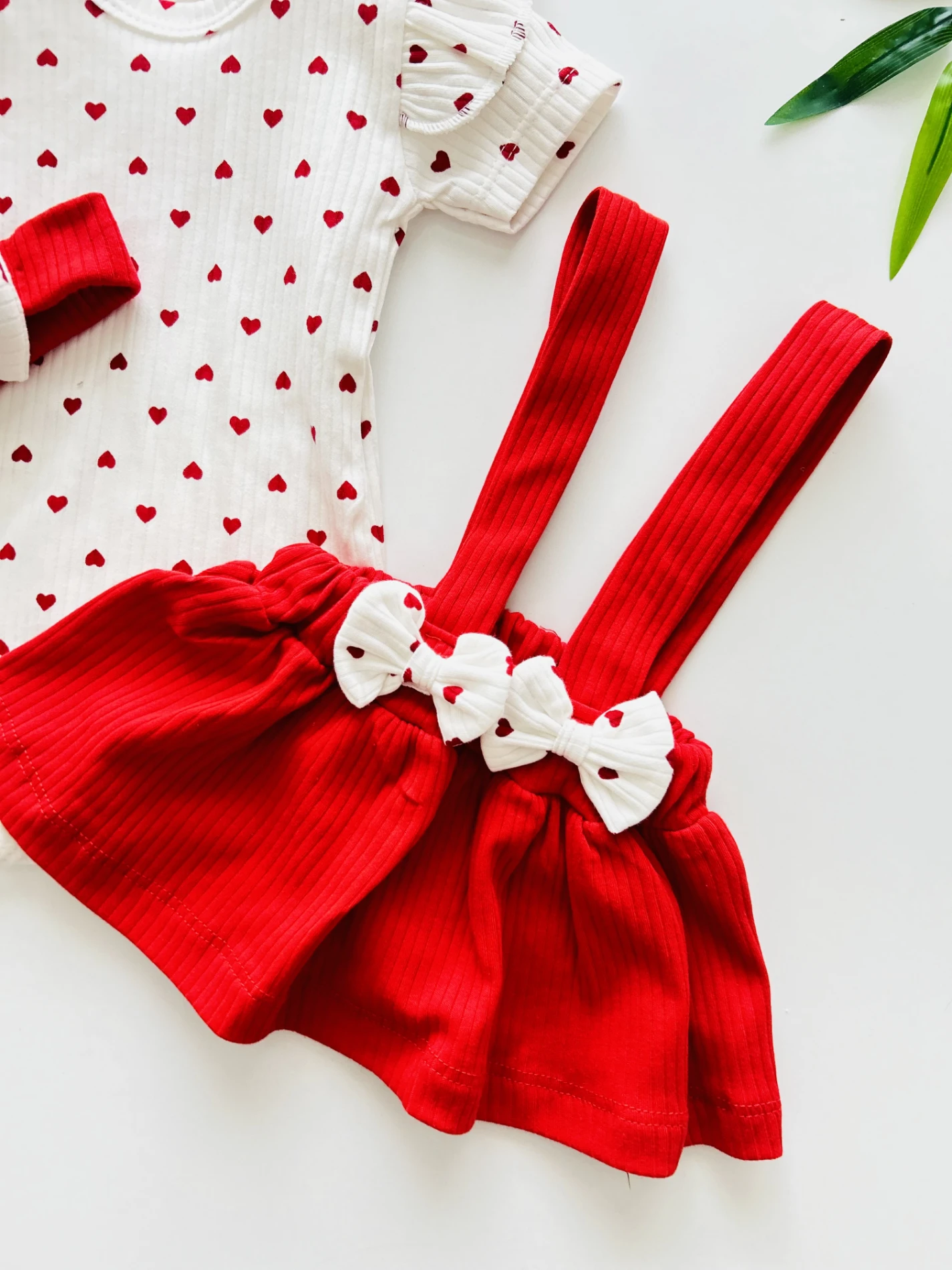 Kalp Desenli Bodyli Fiyonk Detaylı Romper Bandana Set
