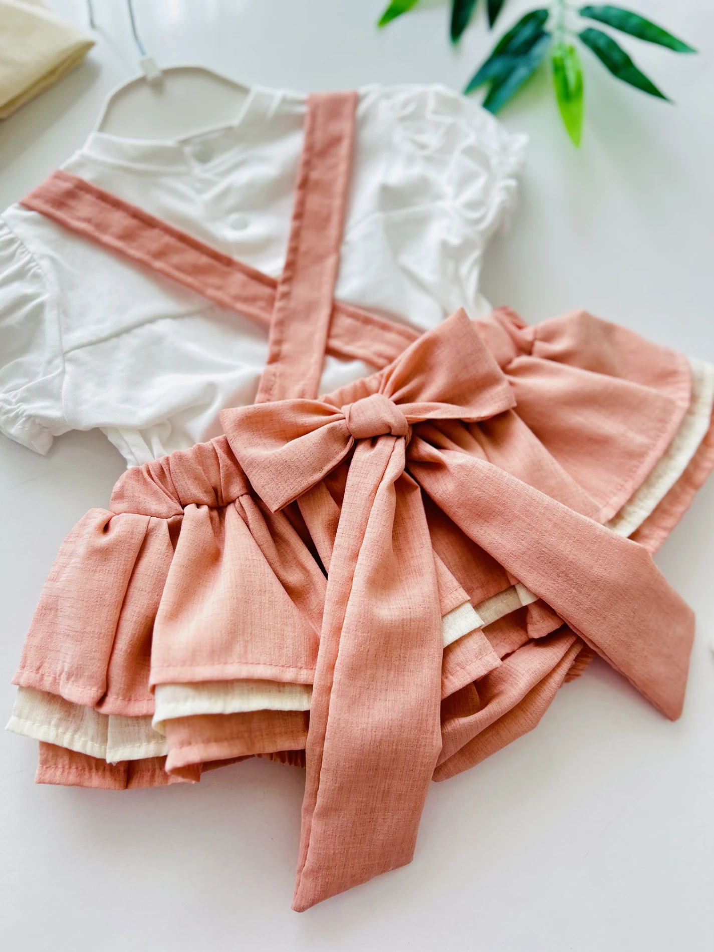 Isabella Hello Love Kol Fırfır Detaylı Müslin Romperli Arkası Fiyonklu Elbise Set