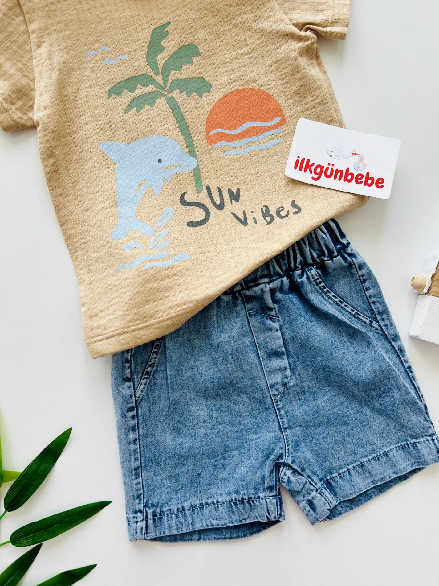 Sun Vibes Nefes Alan %100 Pamuk Tişörtlü Kot Şortlu Takım