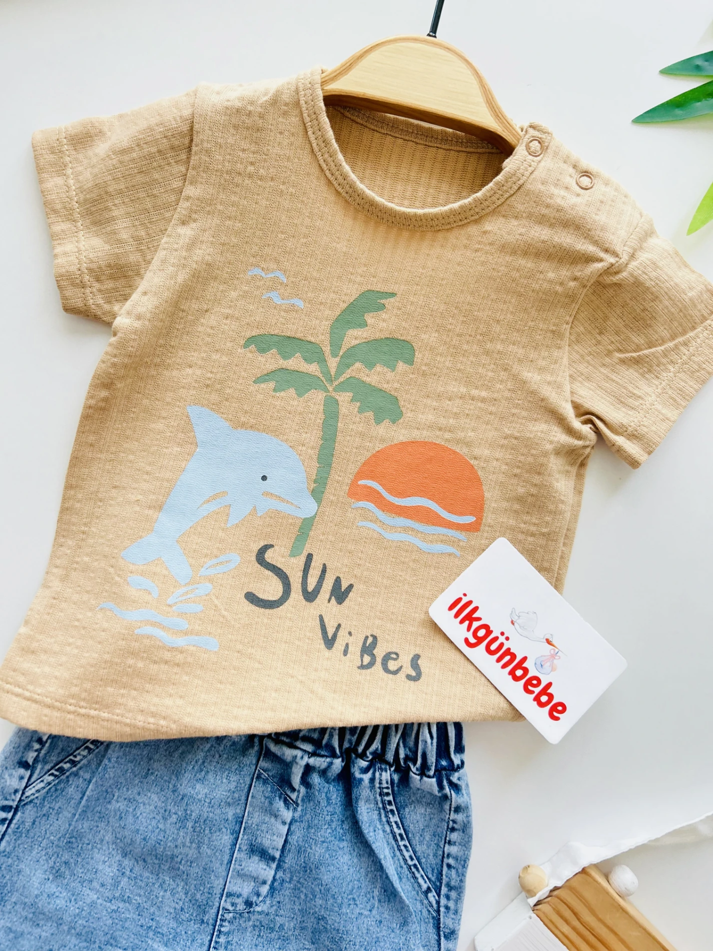 Sun Vibes Nefes Alan %100 Pamuk Tişörtlü Kot Şortlu Takım