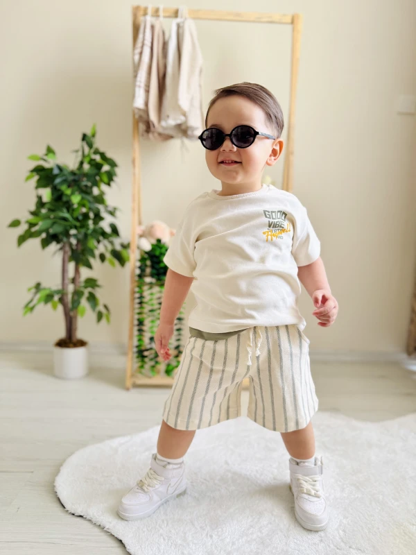 Good Vibes Arkası Baskılı Premium Kalite %100 Pamuk Oversize Cool Görünümlü Keten Kumaş Çizgili Şortlu 2’li Takım