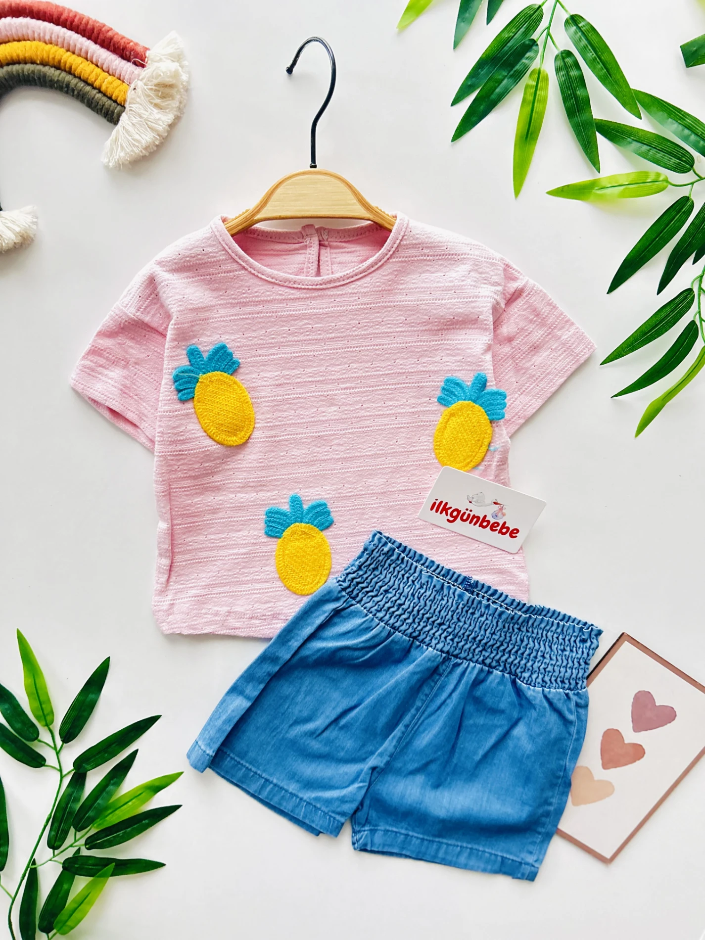 Ananas Temalı Tişörtlü  Kot  Şortlu 2’li Takım
