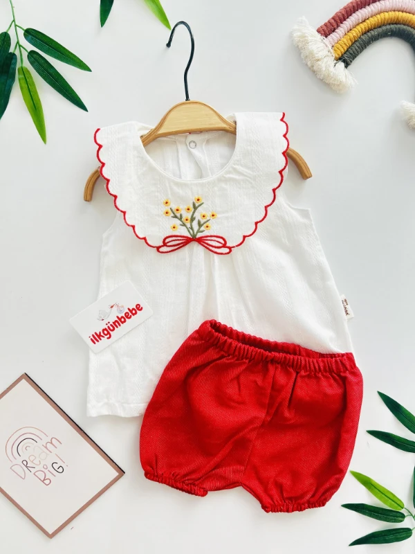 Fiyonk Çiçek Nakış Detaylı Arkadan Çıtçıtlı Şortlu 2’li Takım