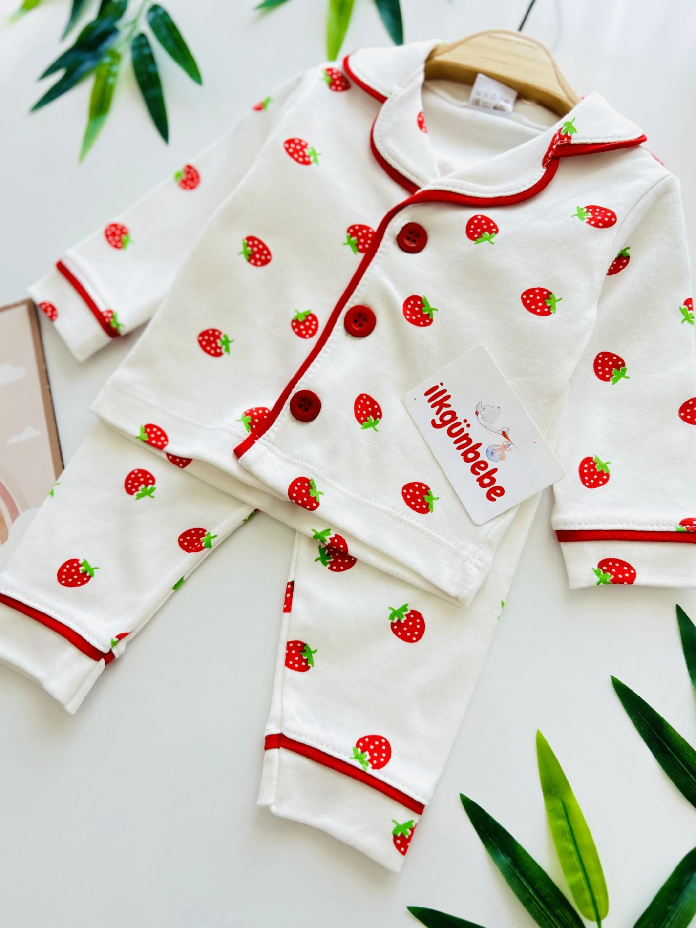 Çilek  Desenli %100 Pamuk Bebe Yakalı Pijama Takımı