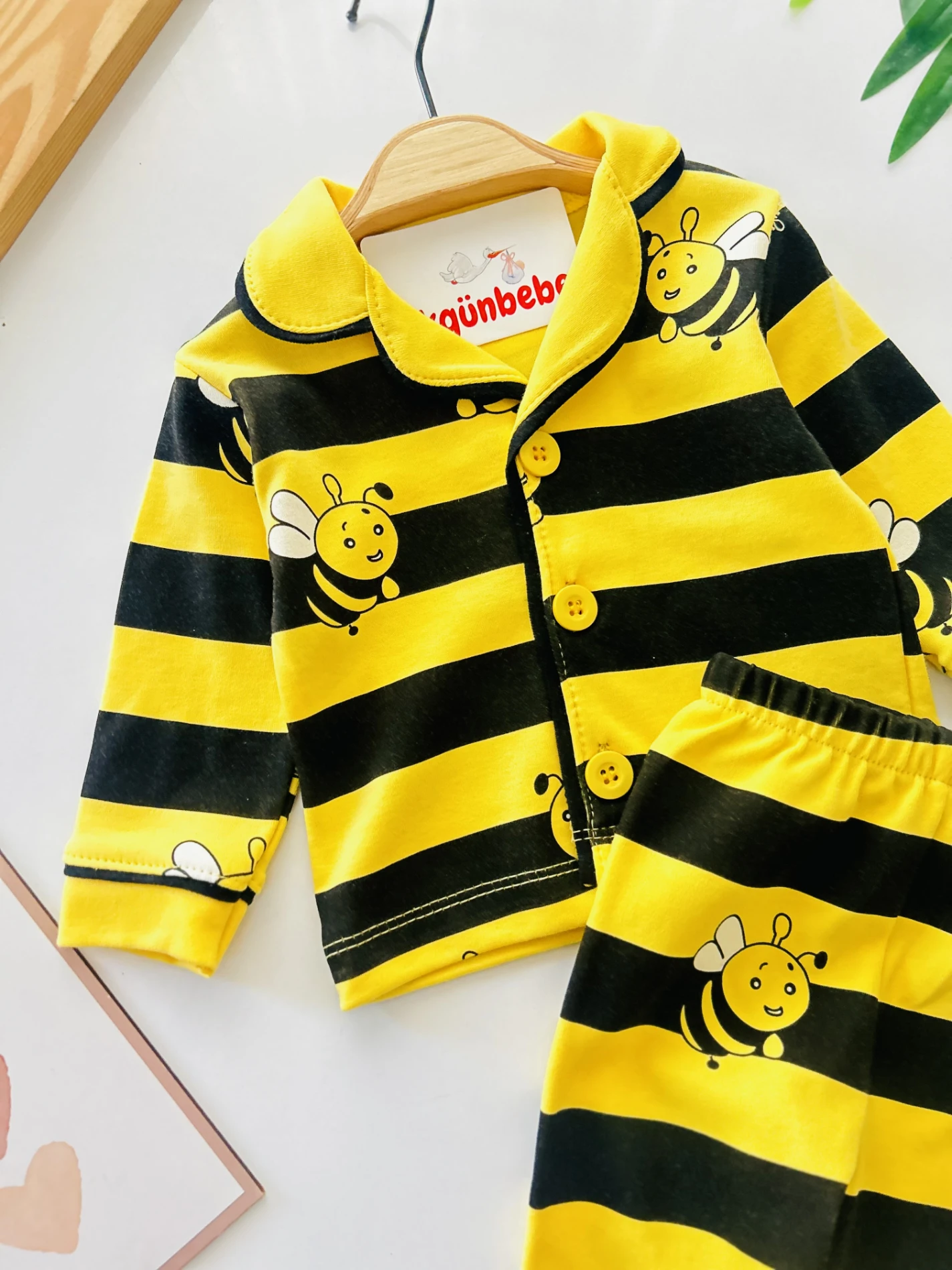 Bebe Yakalı Arı Desenli %100 Pamuk Pijama Takımı