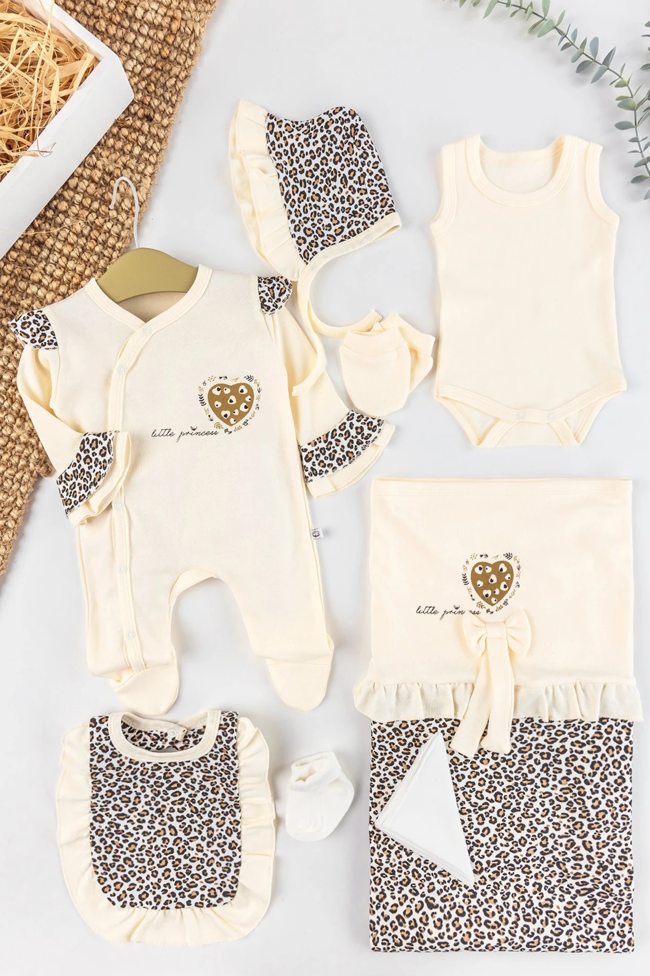 Leopar  Desenli   100% Pamuk 8’li Kız Bebek Hastane Çıkışı Bebek Takımı Set