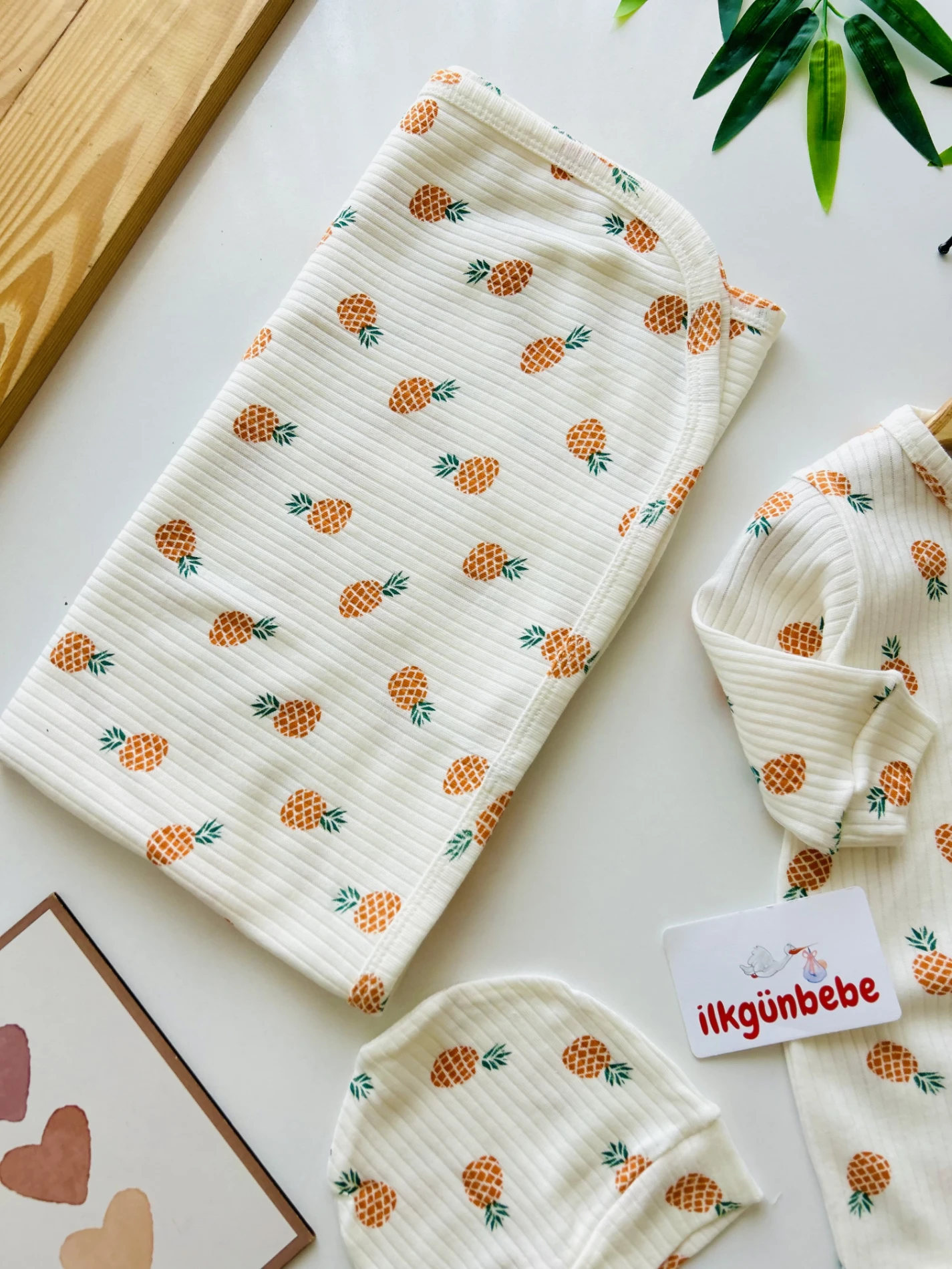 Ananas  Desenli Battaniyeli 5 Parça Yenidoğan Set