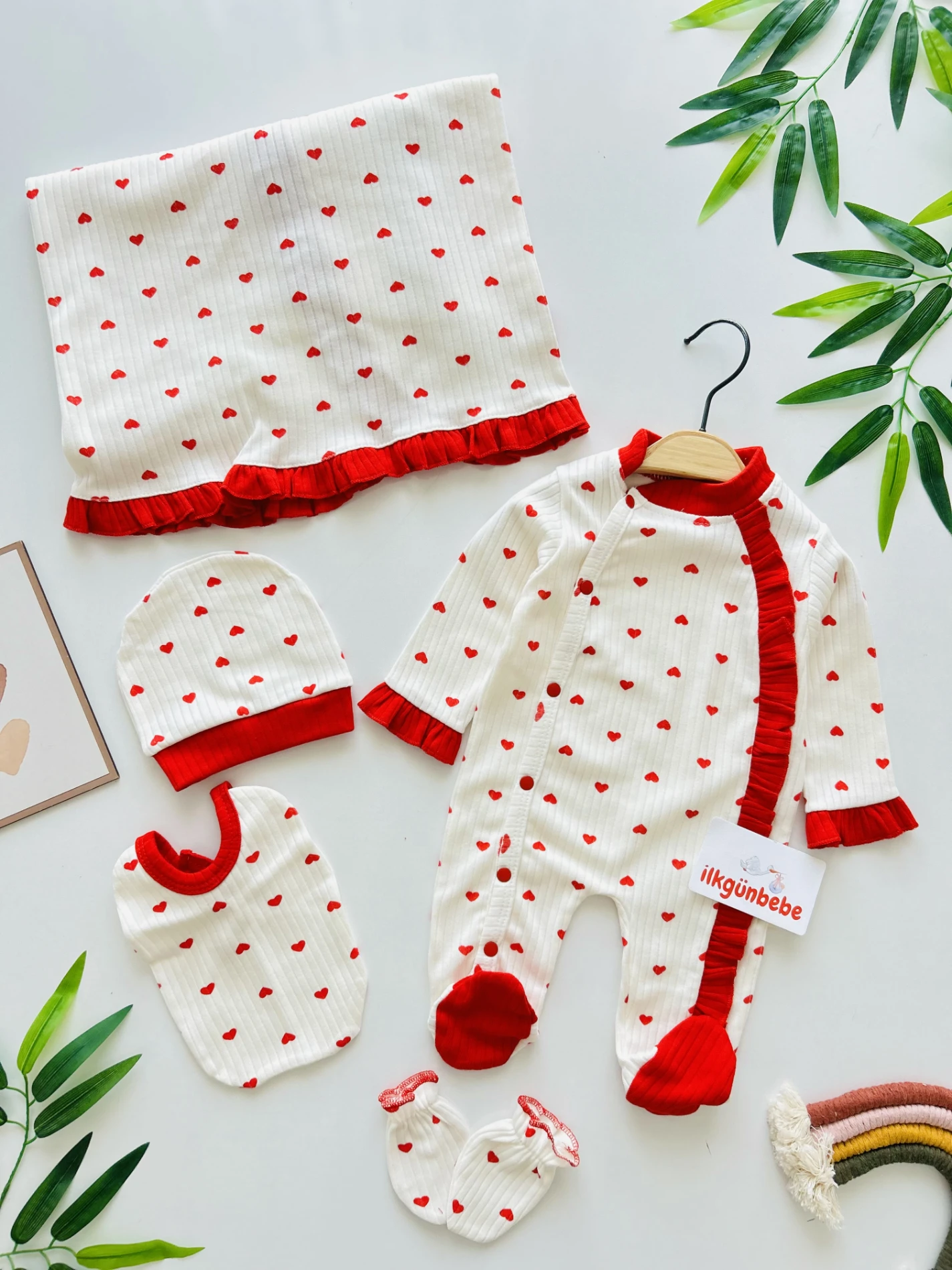 Minik Kalp Desenli Battaniyeli 5 Parça Yenidoğan Set