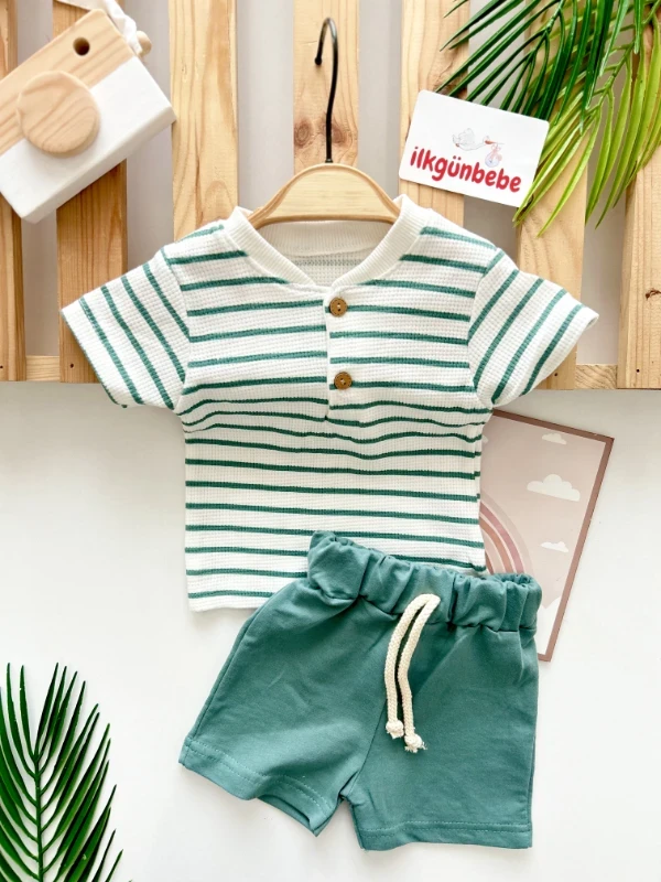 Çizgili Desenli Düğme Detaylı İp Bağlamalı Şortlu 2’li Takım
