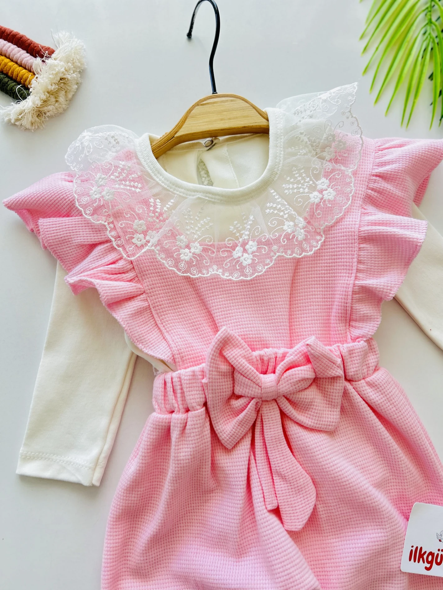 Güpür Yaka Detaylı Bodyli Fiyonklu Salopetli 2’li Set