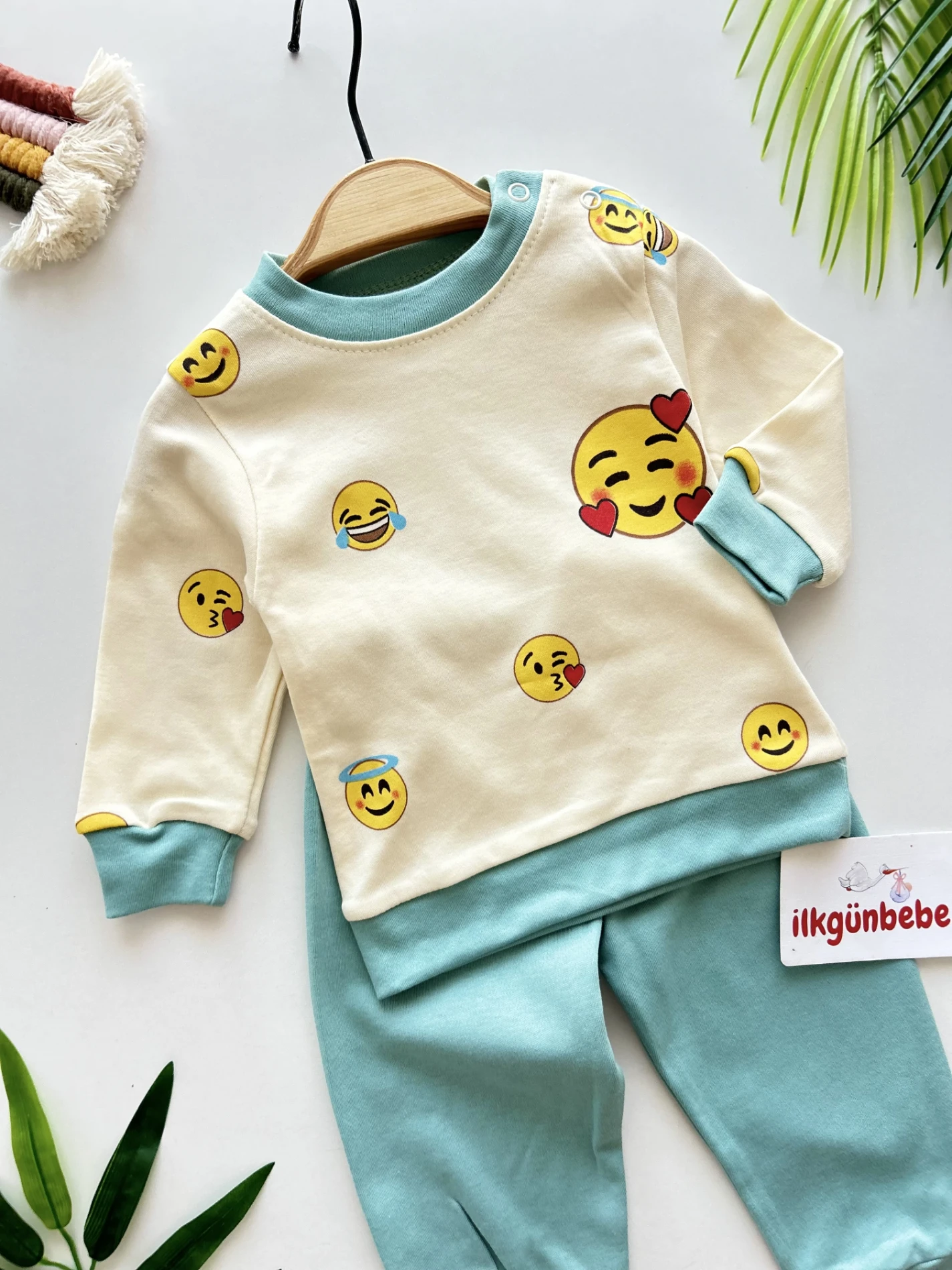 Emoji Baskılı Mevsimlik Takım