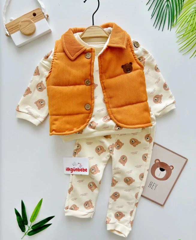 Teddy Temalı %100 Pamuk Ahşap Düğmeli Detaylı Sweatli Eşofmanlı Kışlık Lacos Yakalı Yelekli 3’lü Premium Takım