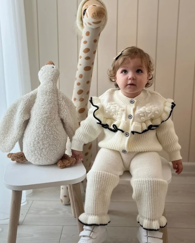 Fırfır Detaylı Önden Düğmeli   Paça Detaylı Selanik Örgüsü Triko Takım 