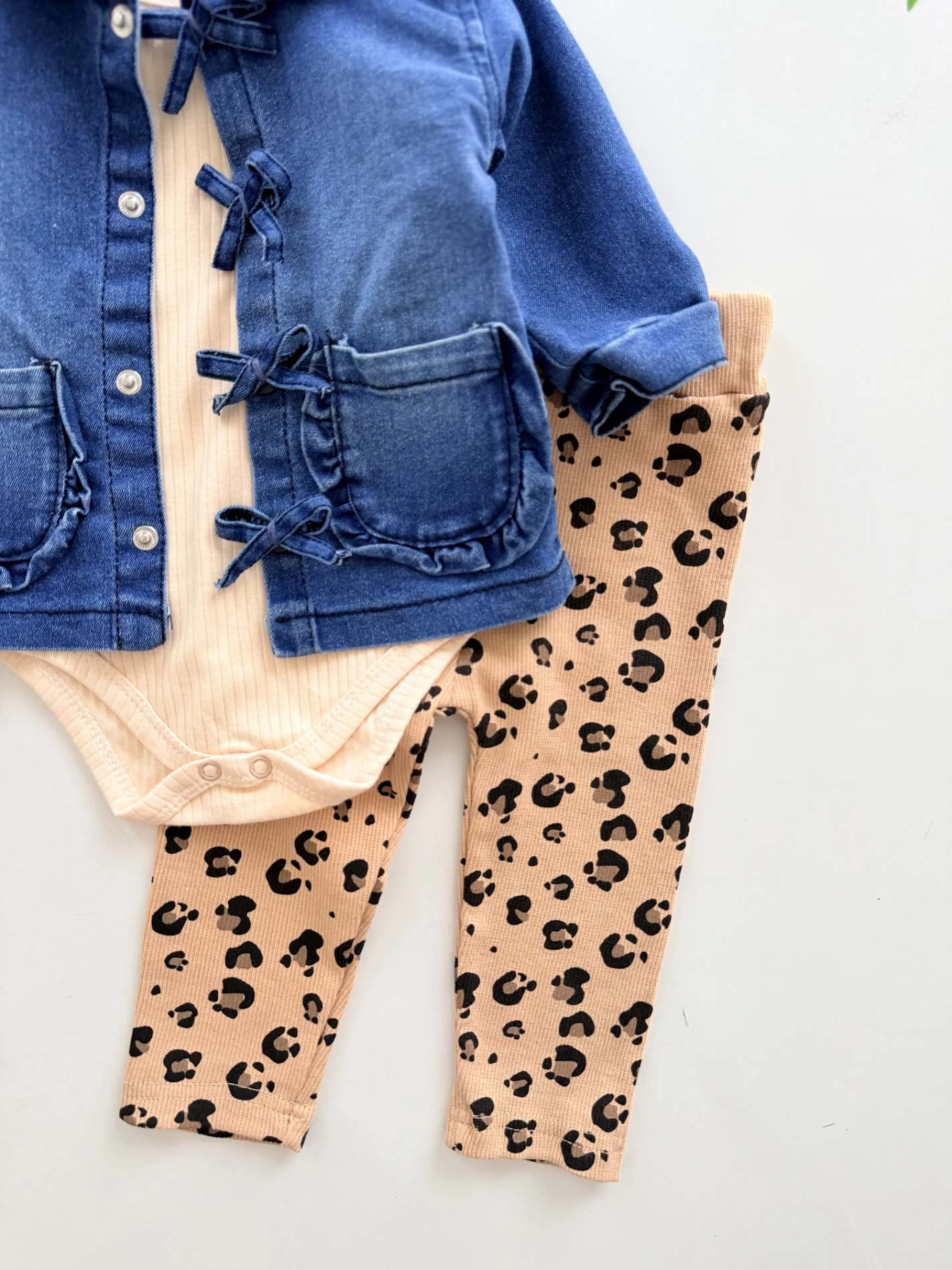 Fiyonk Detaylı Kot Ceketli Bodyli Leopar Desenli 3’lü Takım