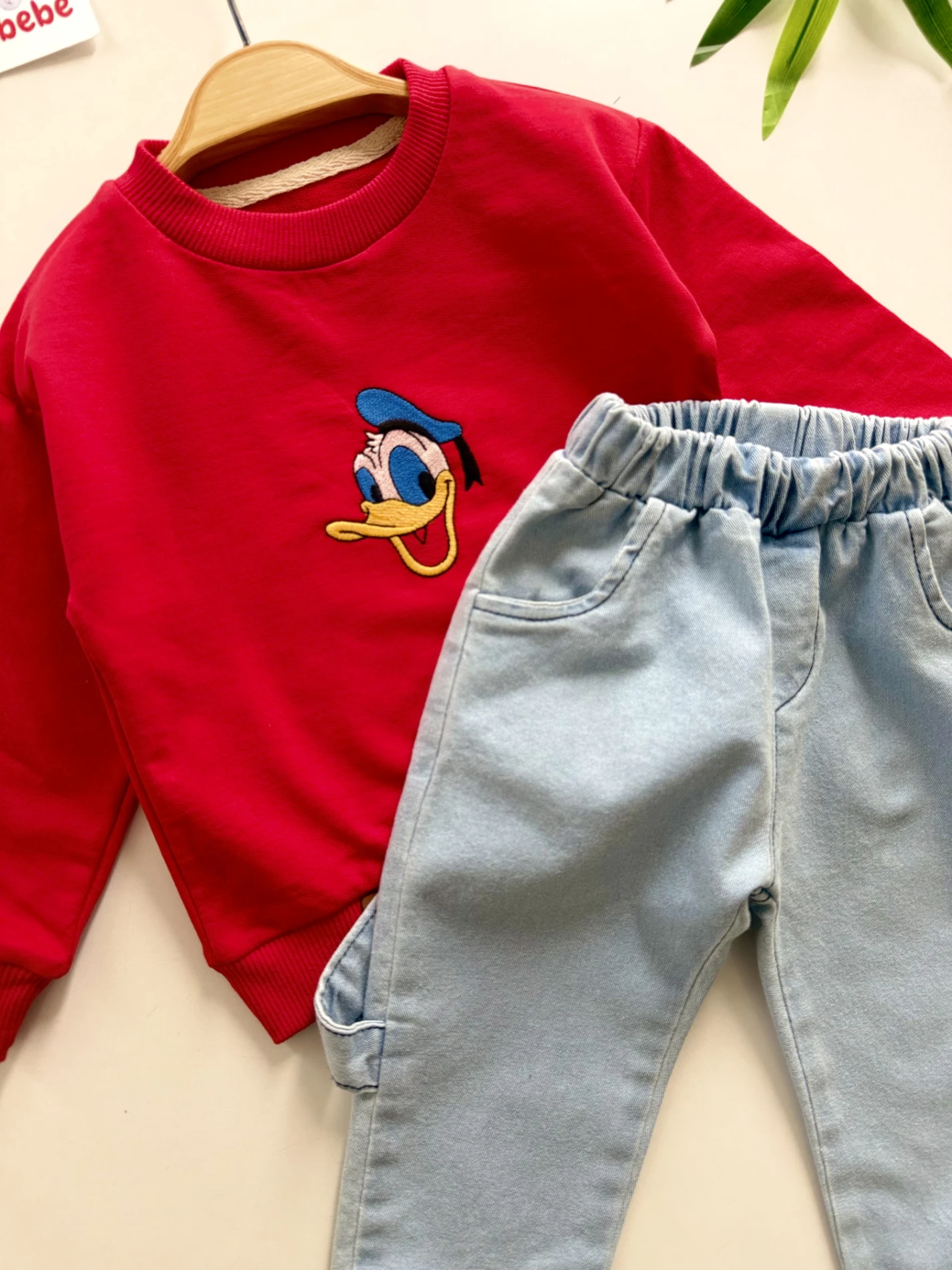 Kot Pantalonlu  Donald Duck Baskılı Sweatli 2’li Takım