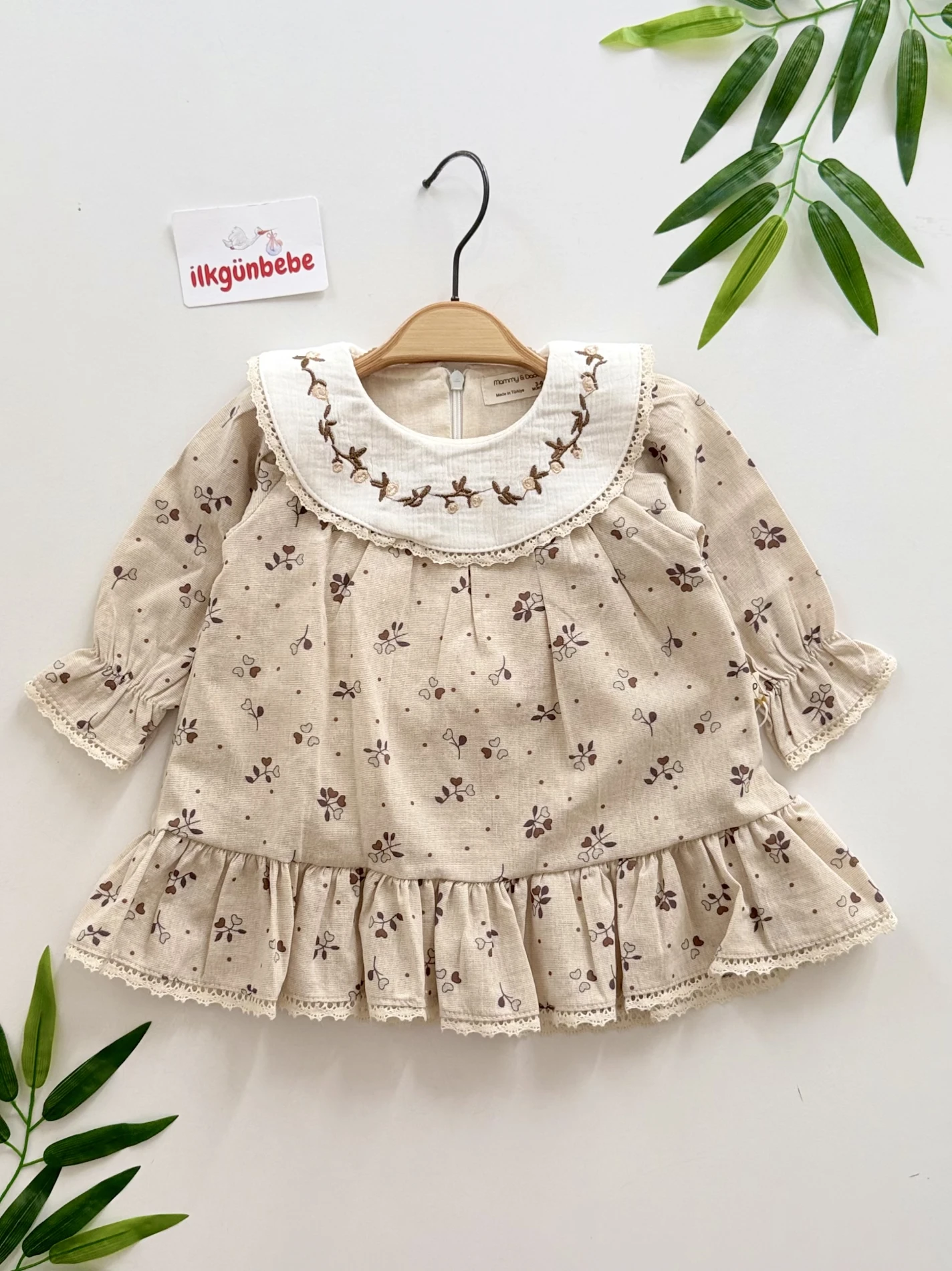 Yaka Detaylı Çiçek Desenli Astarlı Elbise