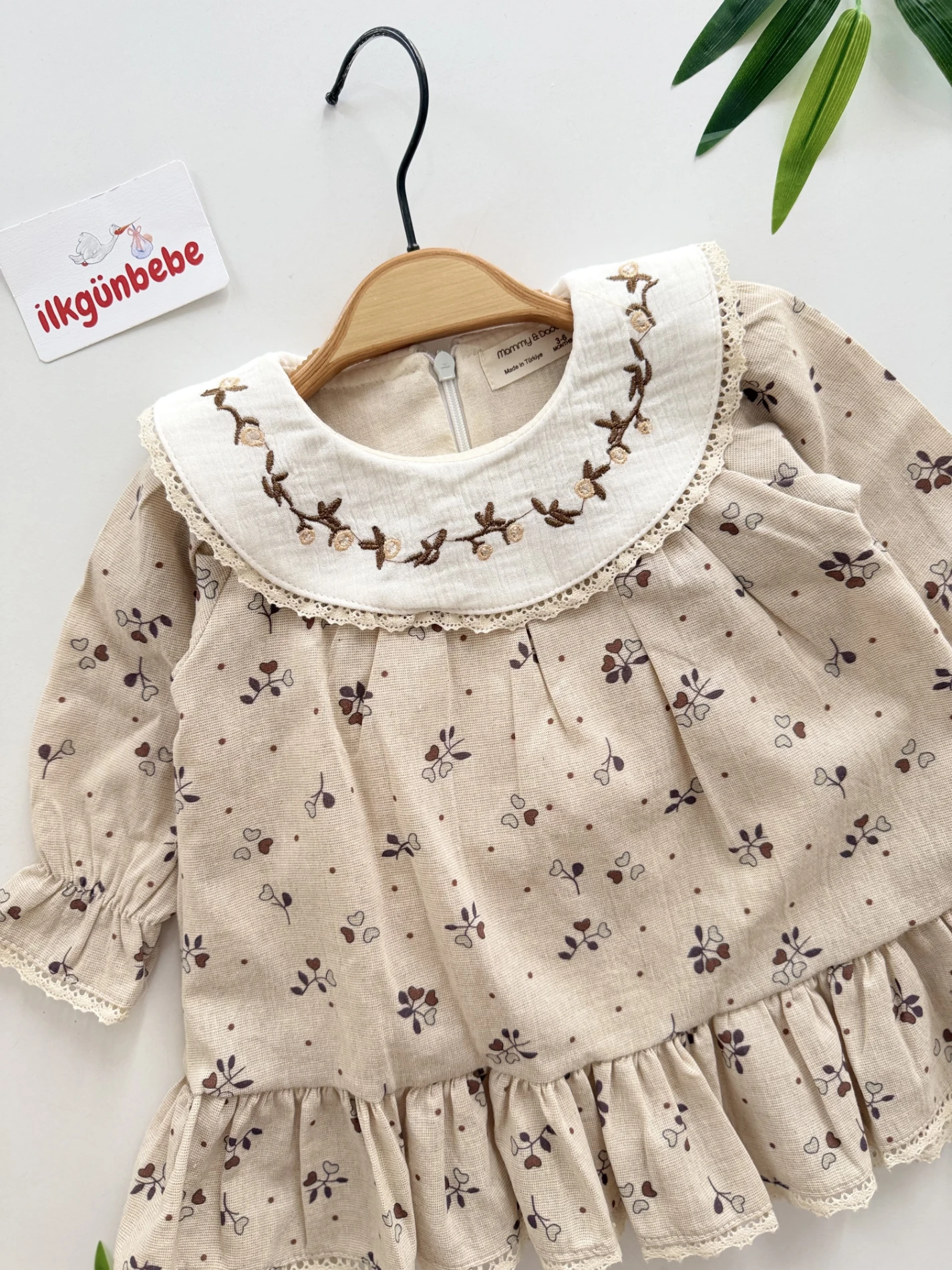 Yaka Detaylı Çiçek Desenli Astarlı Elbise