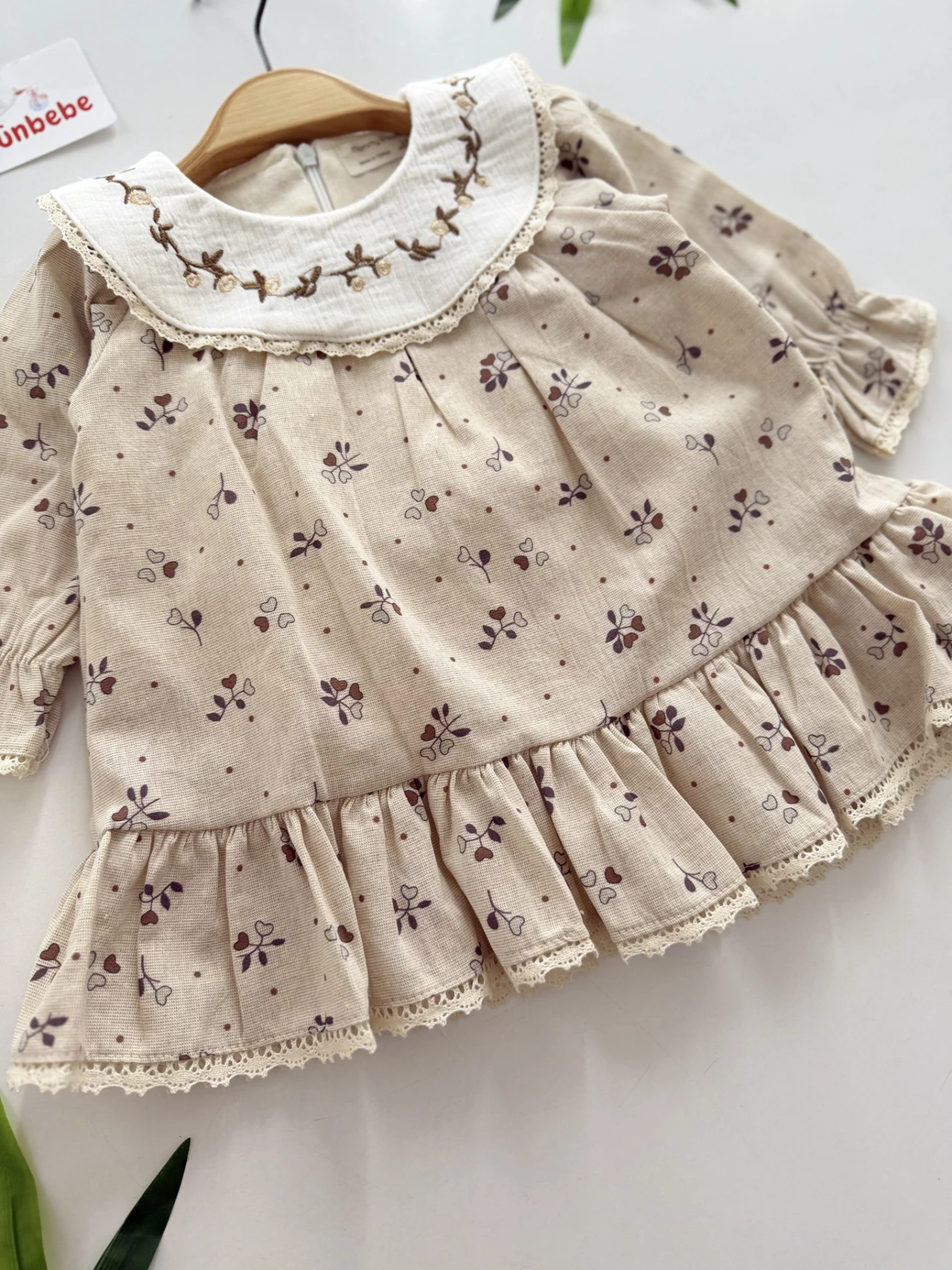 Yaka Detaylı Çiçek Desenli Astarlı Elbise