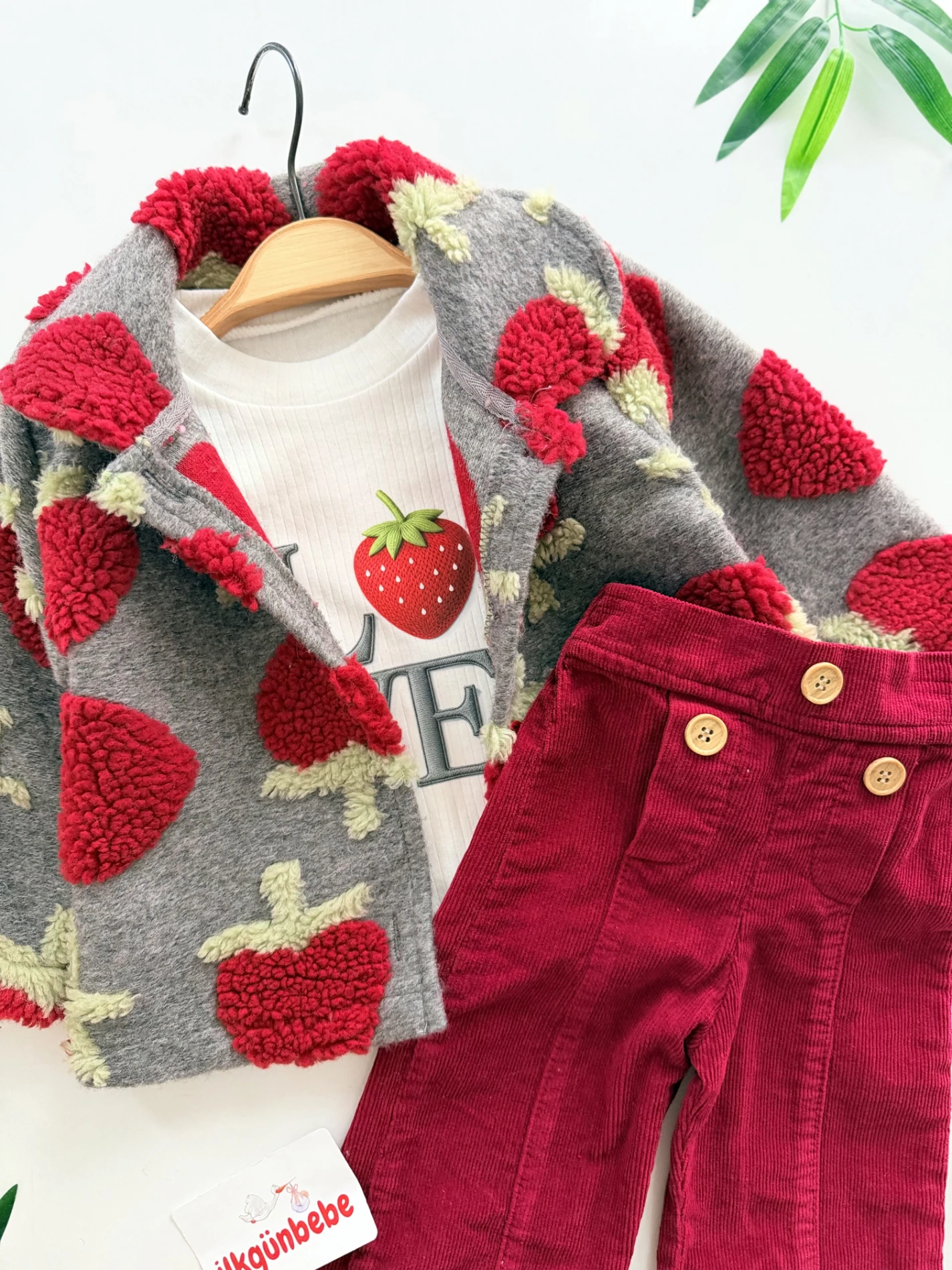 Çilek Peluş Montlu Kadife Pantalonlu Bodyli 3’lü Takım