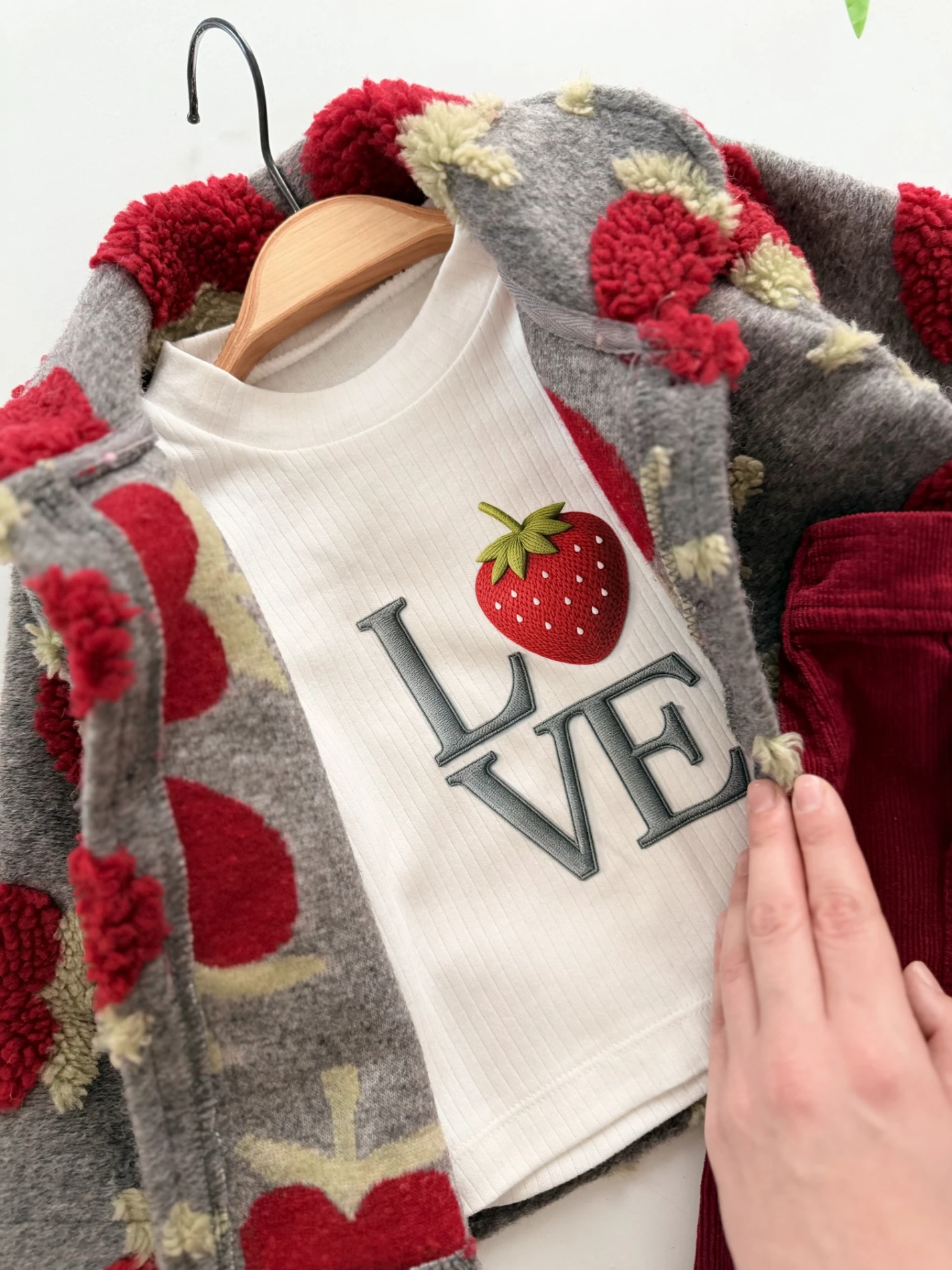 Çilek Peluş Montlu Kadife Pantalonlu Bodyli 3’lü Takım