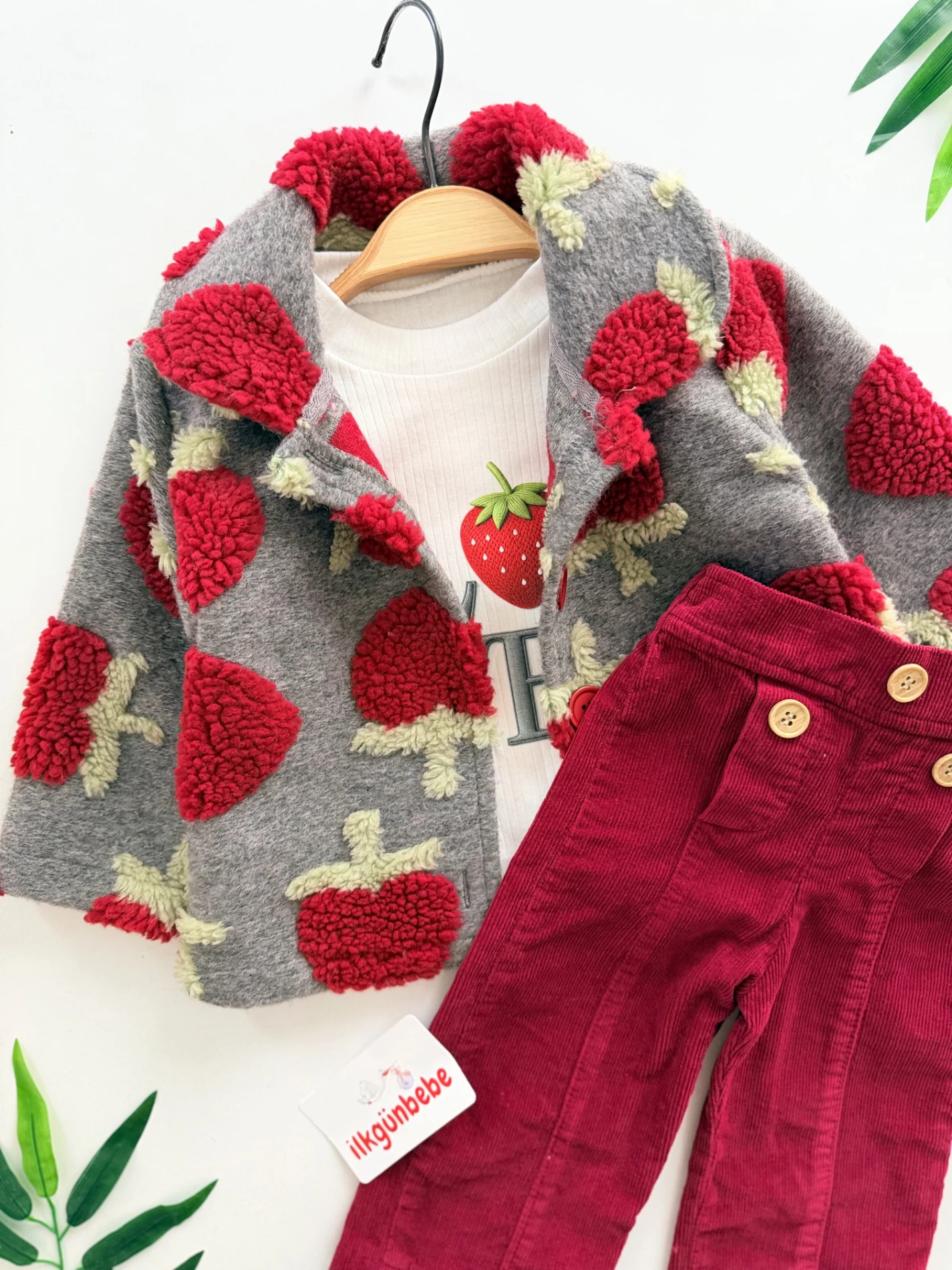 Çilek Peluş Montlu Kadife Pantalonlu Bodyli 3’lü Takım