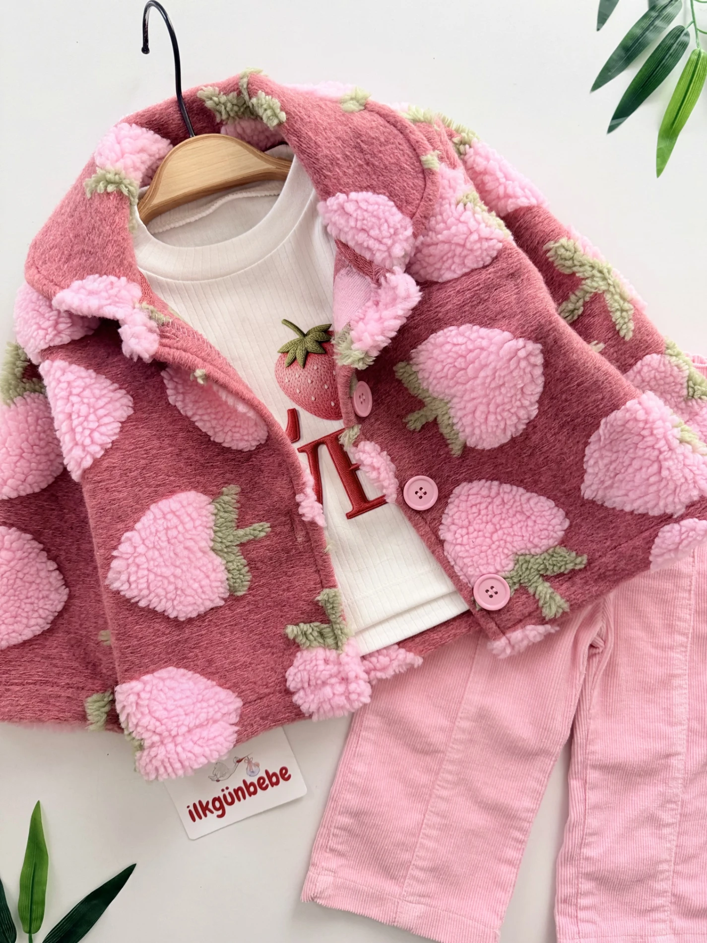 Çilek Peluş Montlu Kadife Pantalonlu Bodyli 3’lü Takım