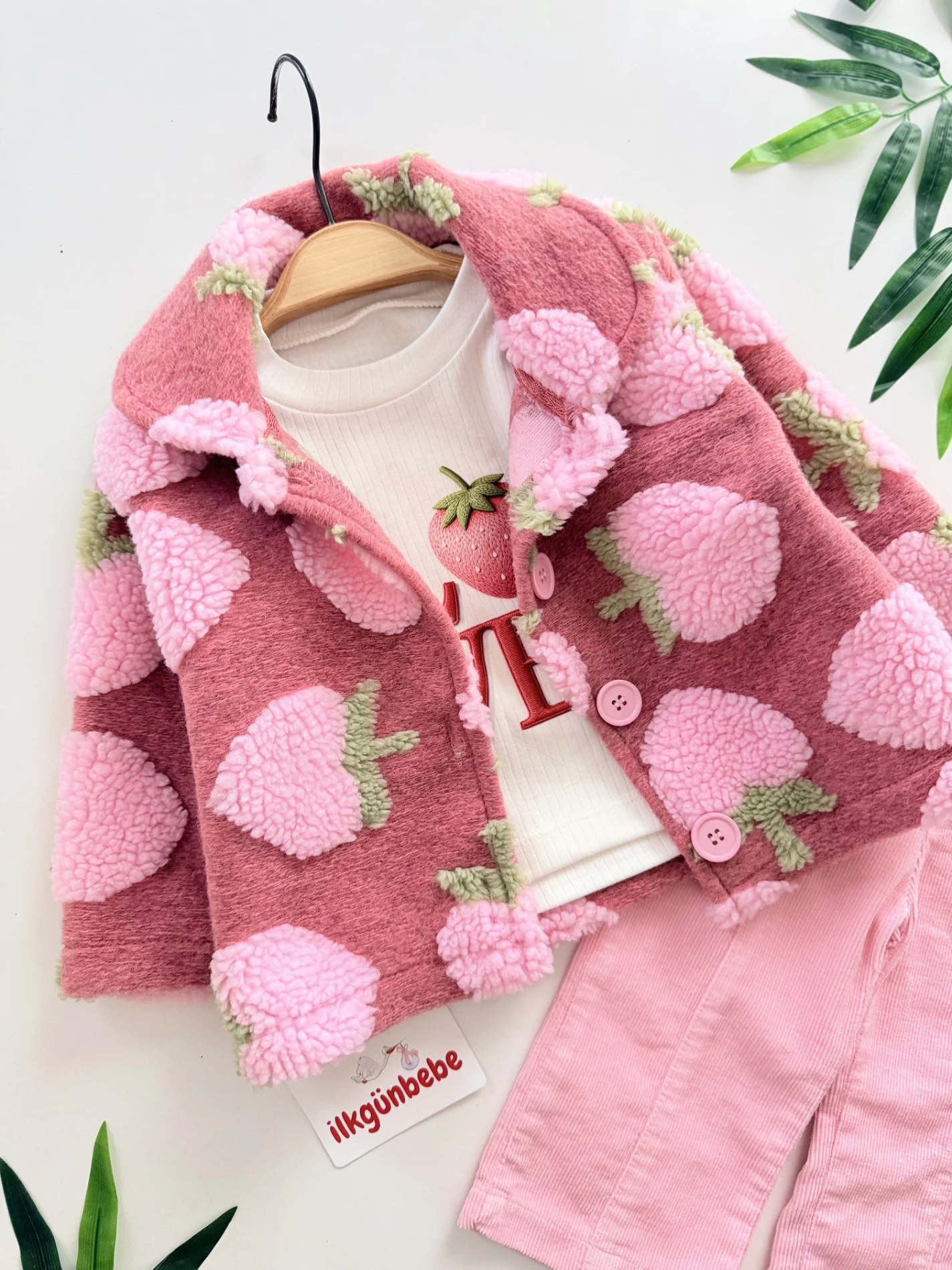 Çilek Peluş Montlu Kadife Pantalonlu Bodyli 3’lü Takım