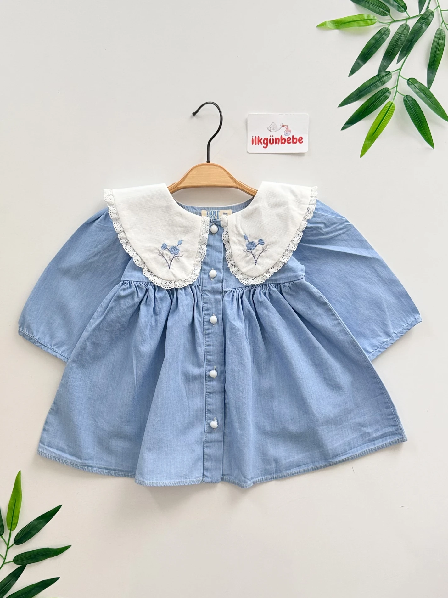 Zarif Lale Nakışlı Yakalı Kot Elbise