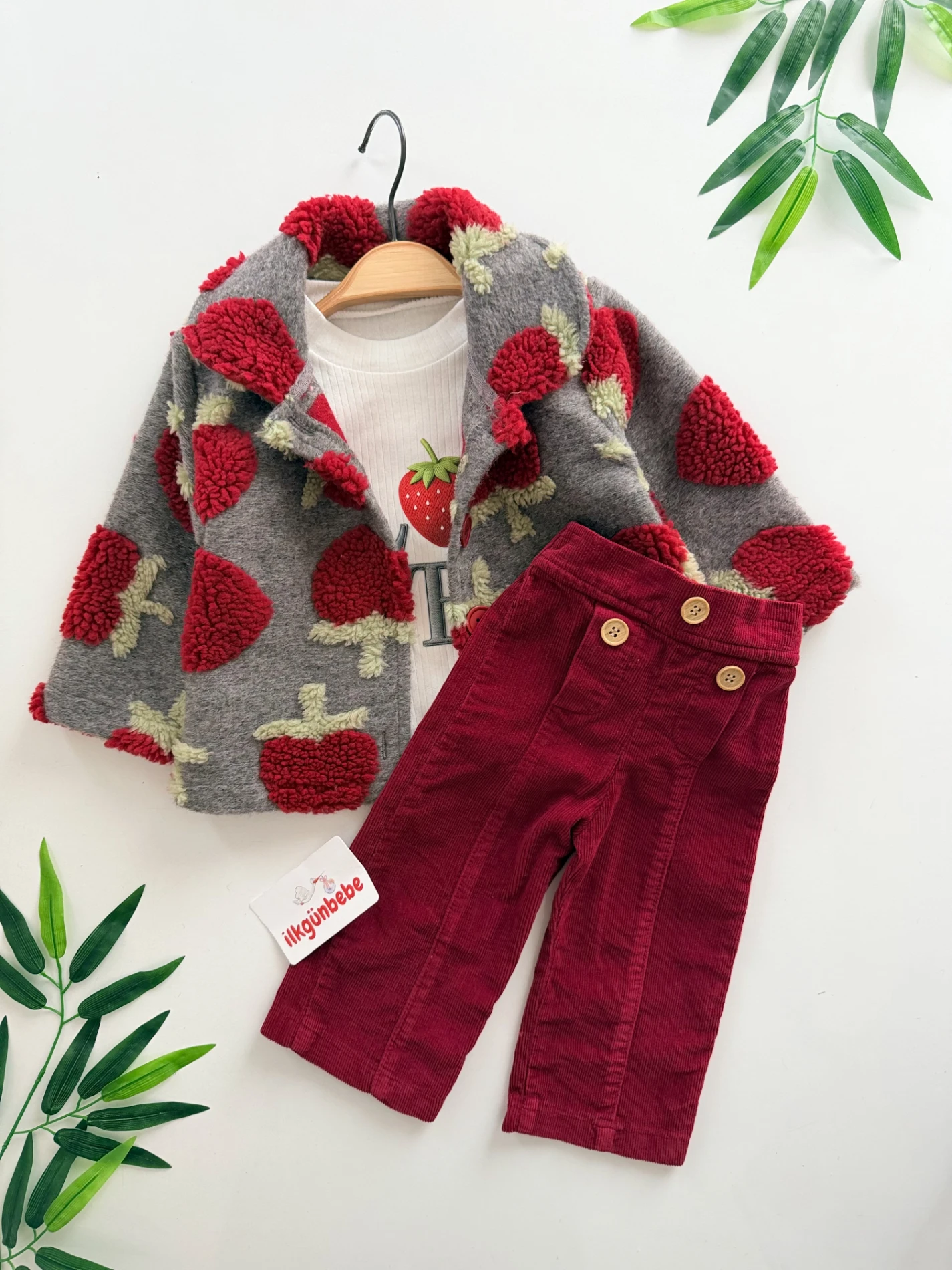 Çilek Peluş Montlu Kadife Pantalonlu Bodyli 3’lü Takım