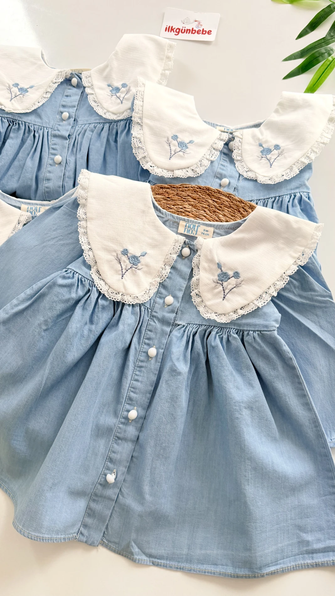 Zarif Lale Nakışlı Yakalı Kot Elbise