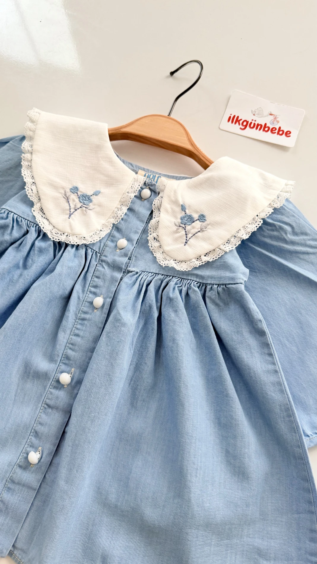 Zarif Lale Nakışlı Yakalı Kot Elbise