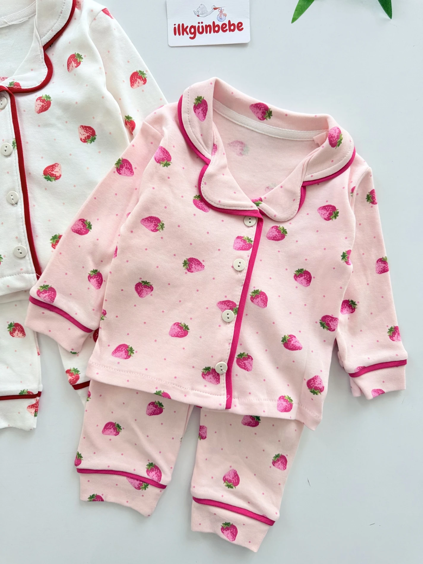Çilek Desenli Düğmeli %100 Pamuk Bebe Yaka Pijama Takımı