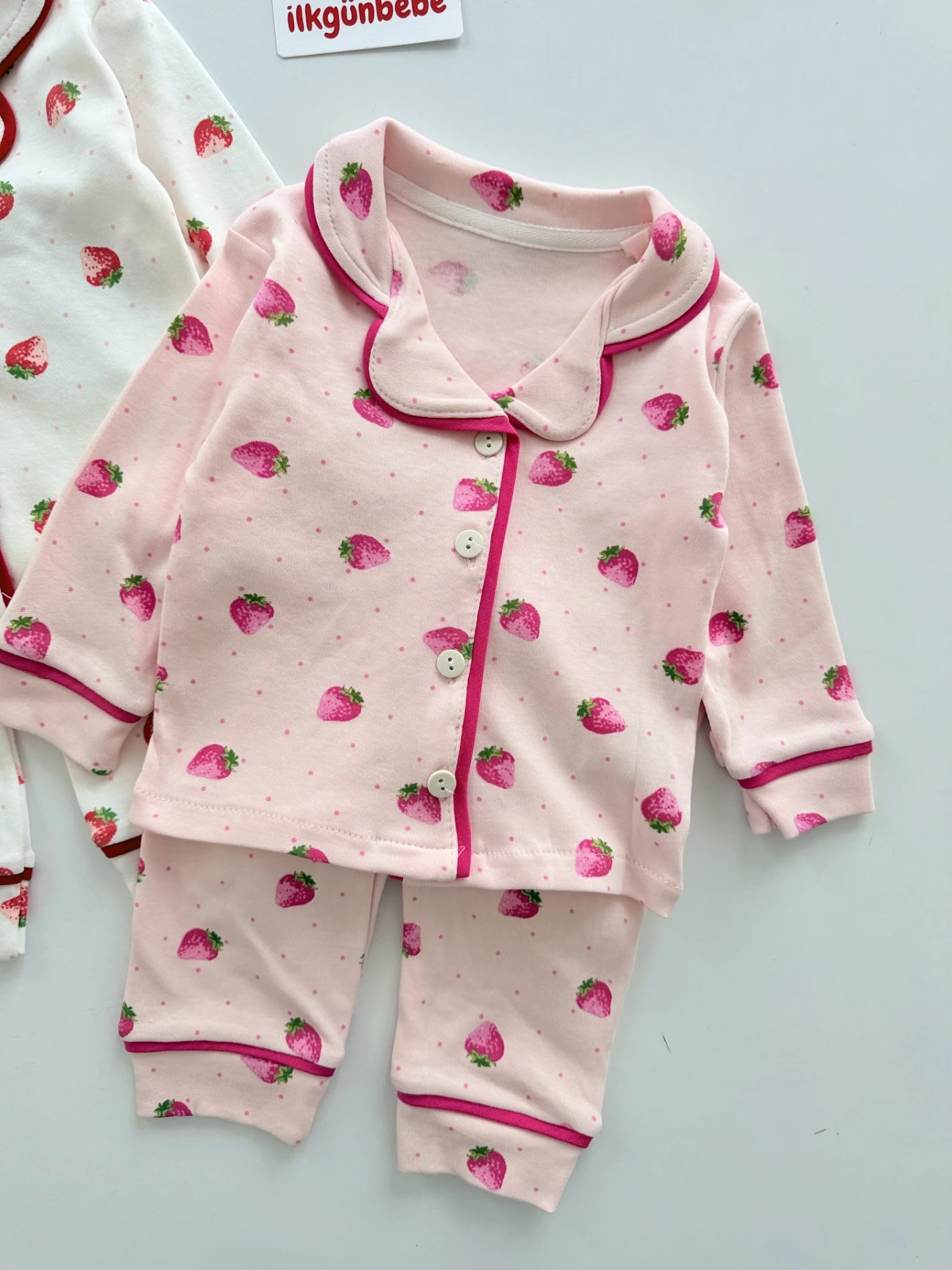 Çilek Desenli Düğmeli %100 Pamuk Bebe Yaka Pijama Takımı