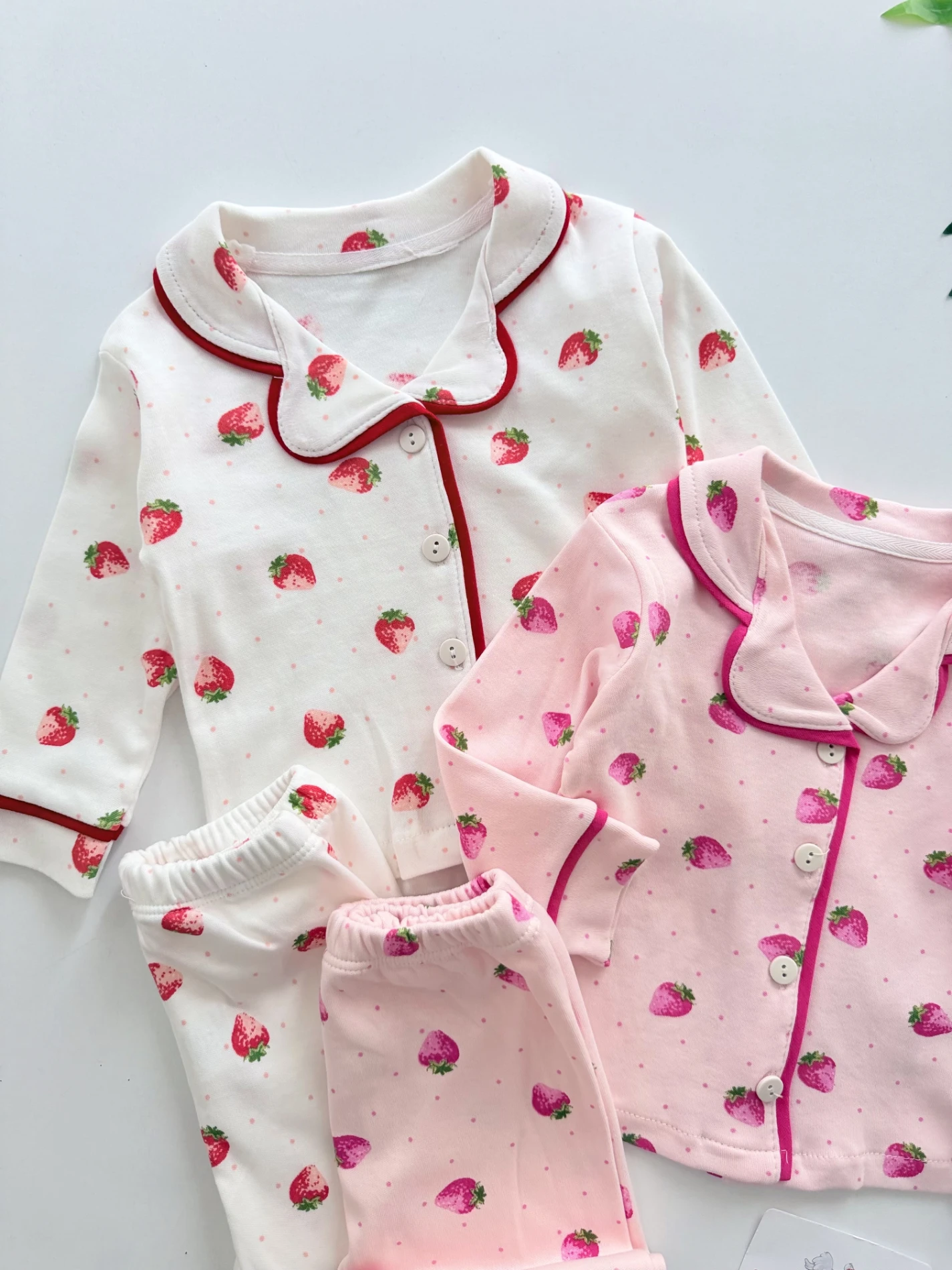 Çilek Desenli Düğmeli %100 Pamuk Bebe Yaka Pijama Takımı