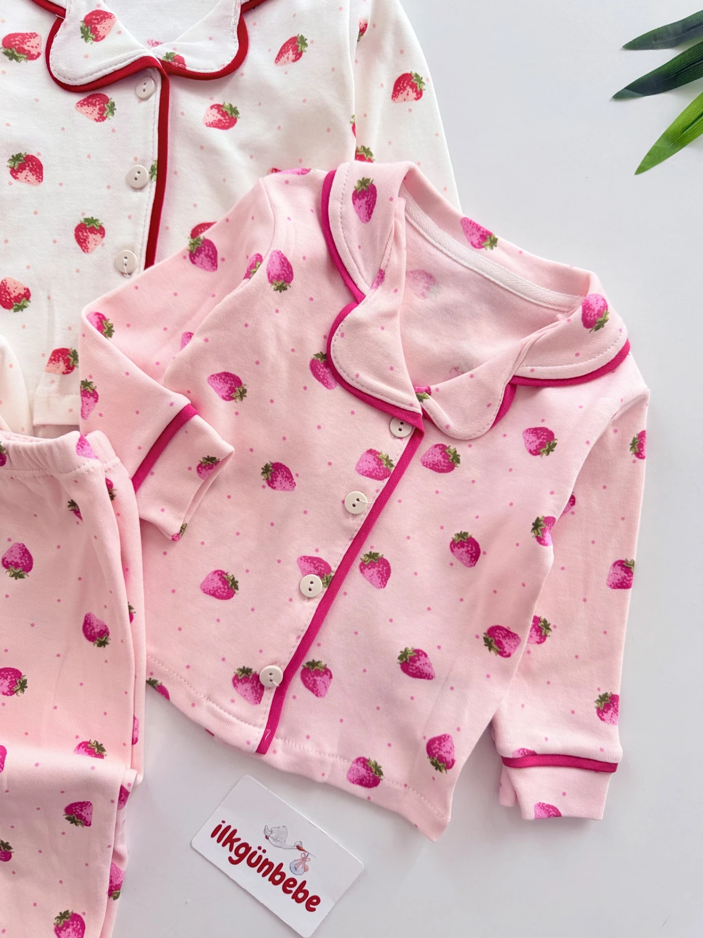 Çilek Desenli Düğmeli %100 Pamuk Bebe Yaka Pijama Takımı