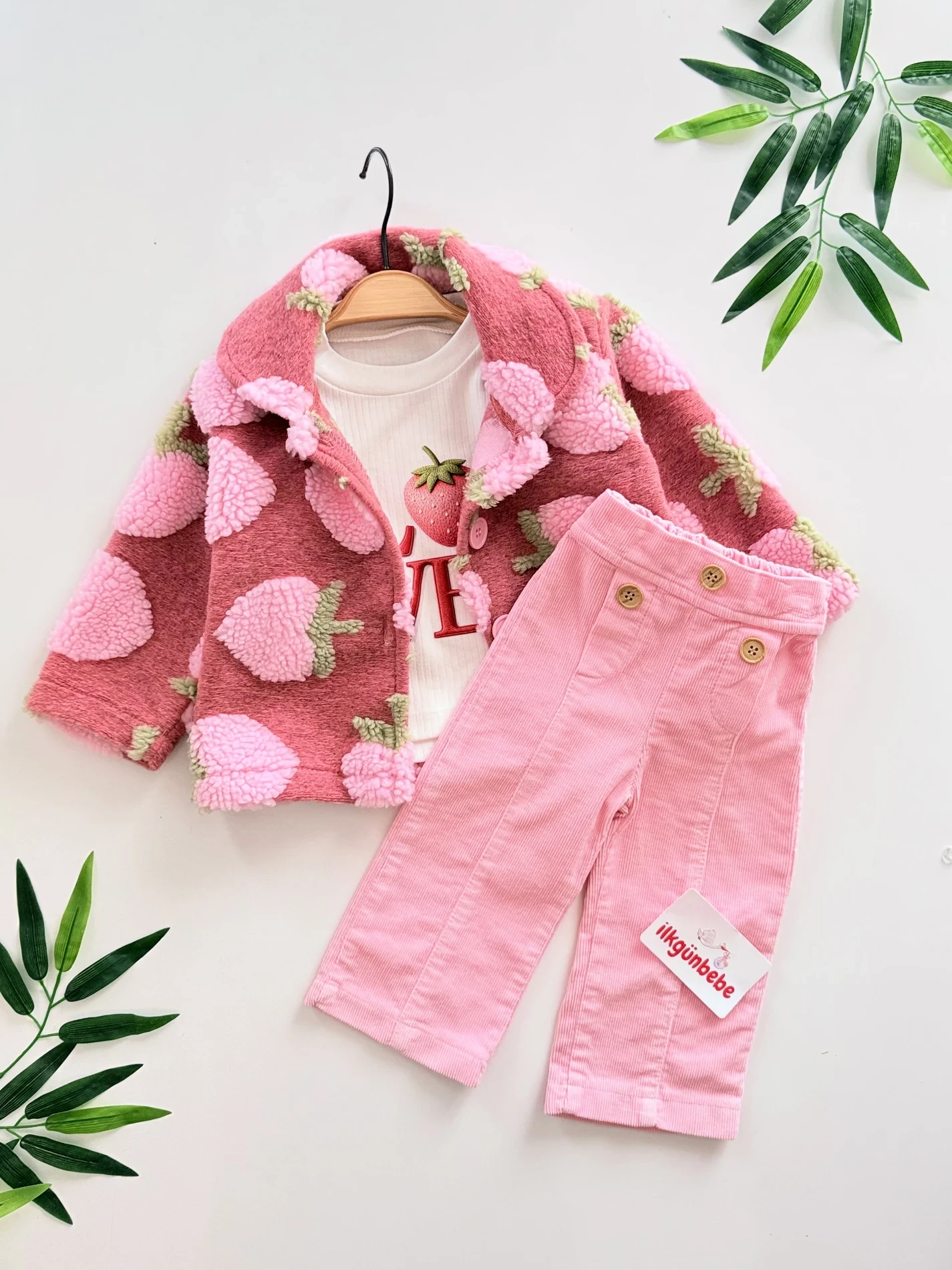 Çilek Peluş Montlu Kadife Pantalonlu Bodyli 3’lü Takım