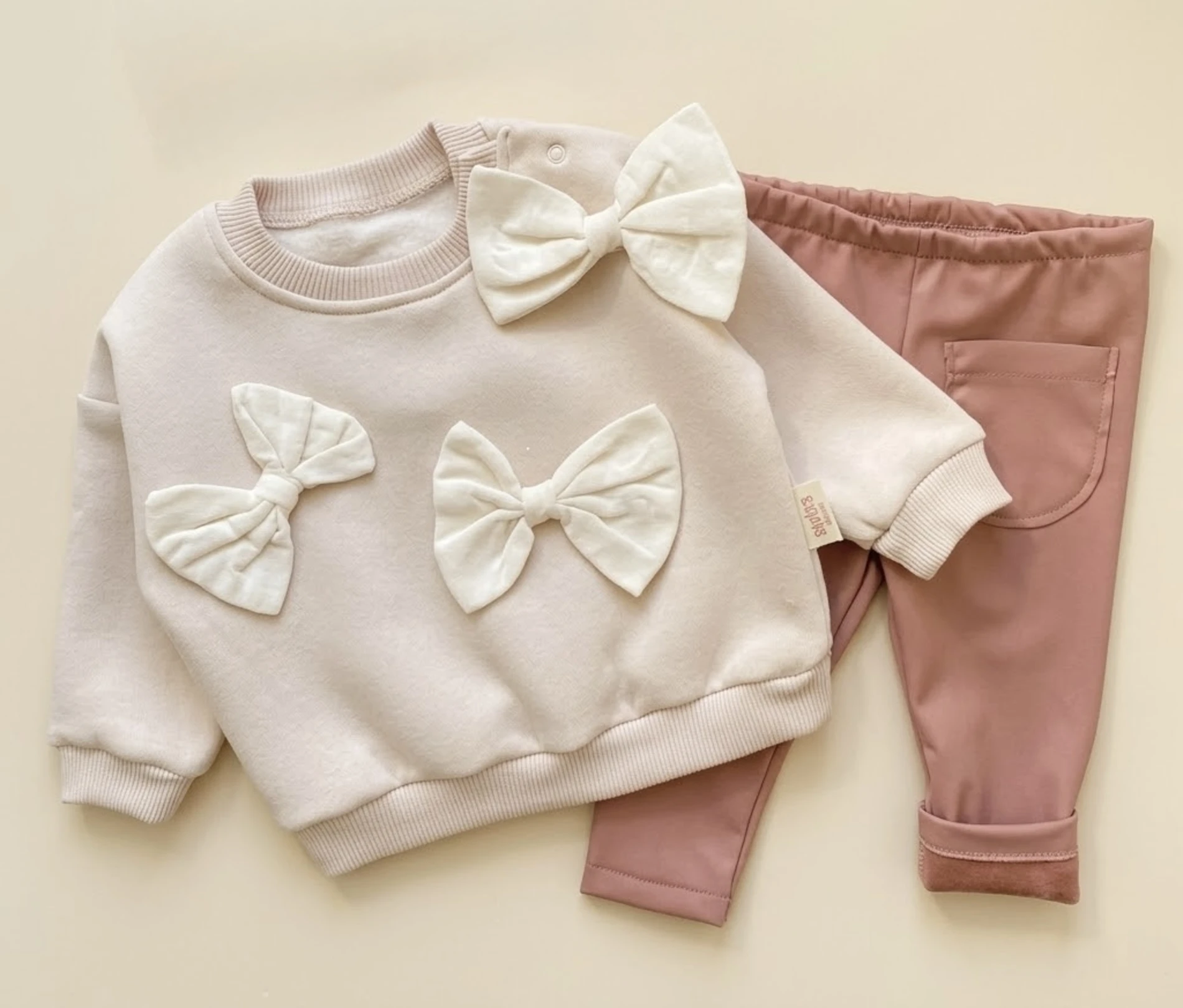 Fiyonklu 3 İp Polar Şardonlu Sweatli Deri Cet Detaylı Esnek Pantalonlu 2’li Premium Kız Takım