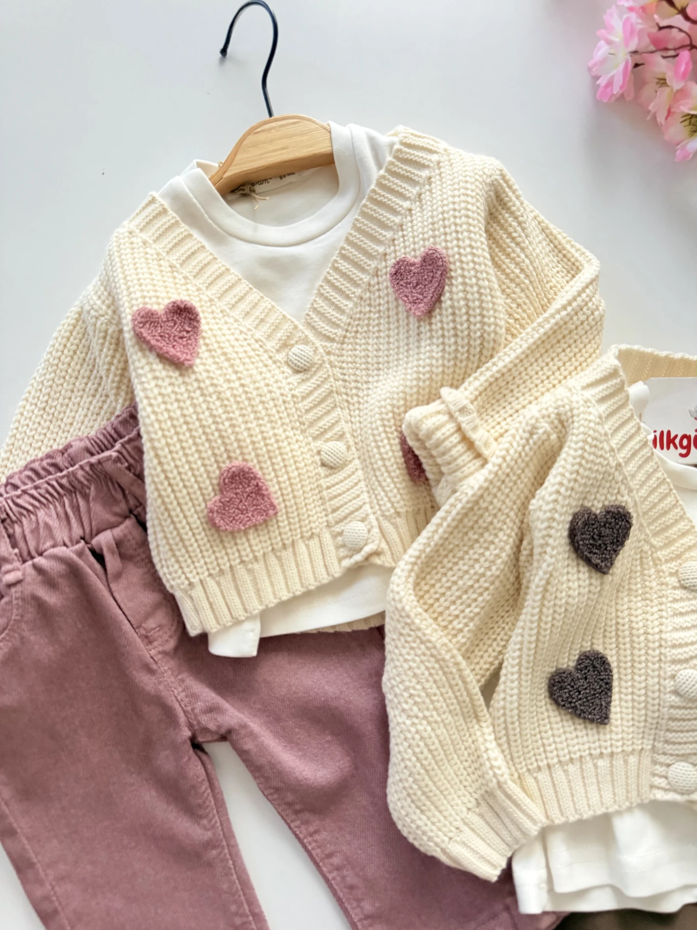 Kalp Nakışlı Premium Kalite Selanik Örgüsü Hırkalı Kot Pantalonlu 3’lü Takım