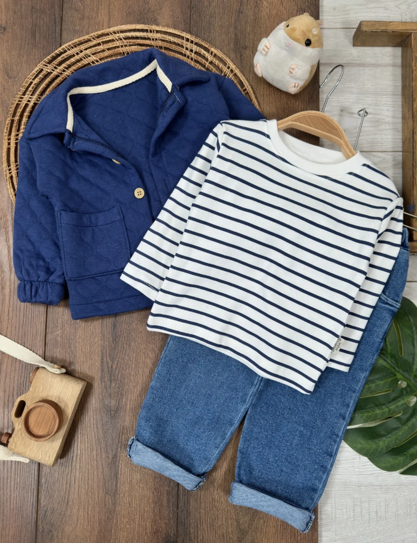 Kapitone Ceketli Çizgili Sweatli Kot Pantalonlu 3’lü Takım